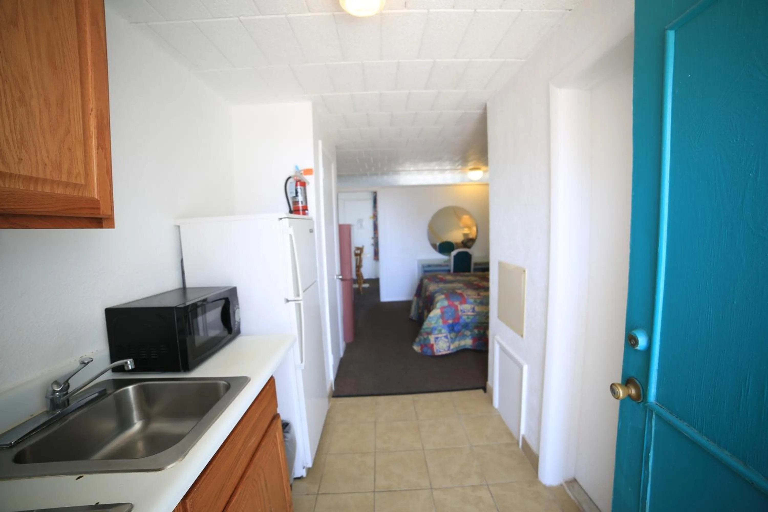 Kitchen or kitchenette in El Ray Motel