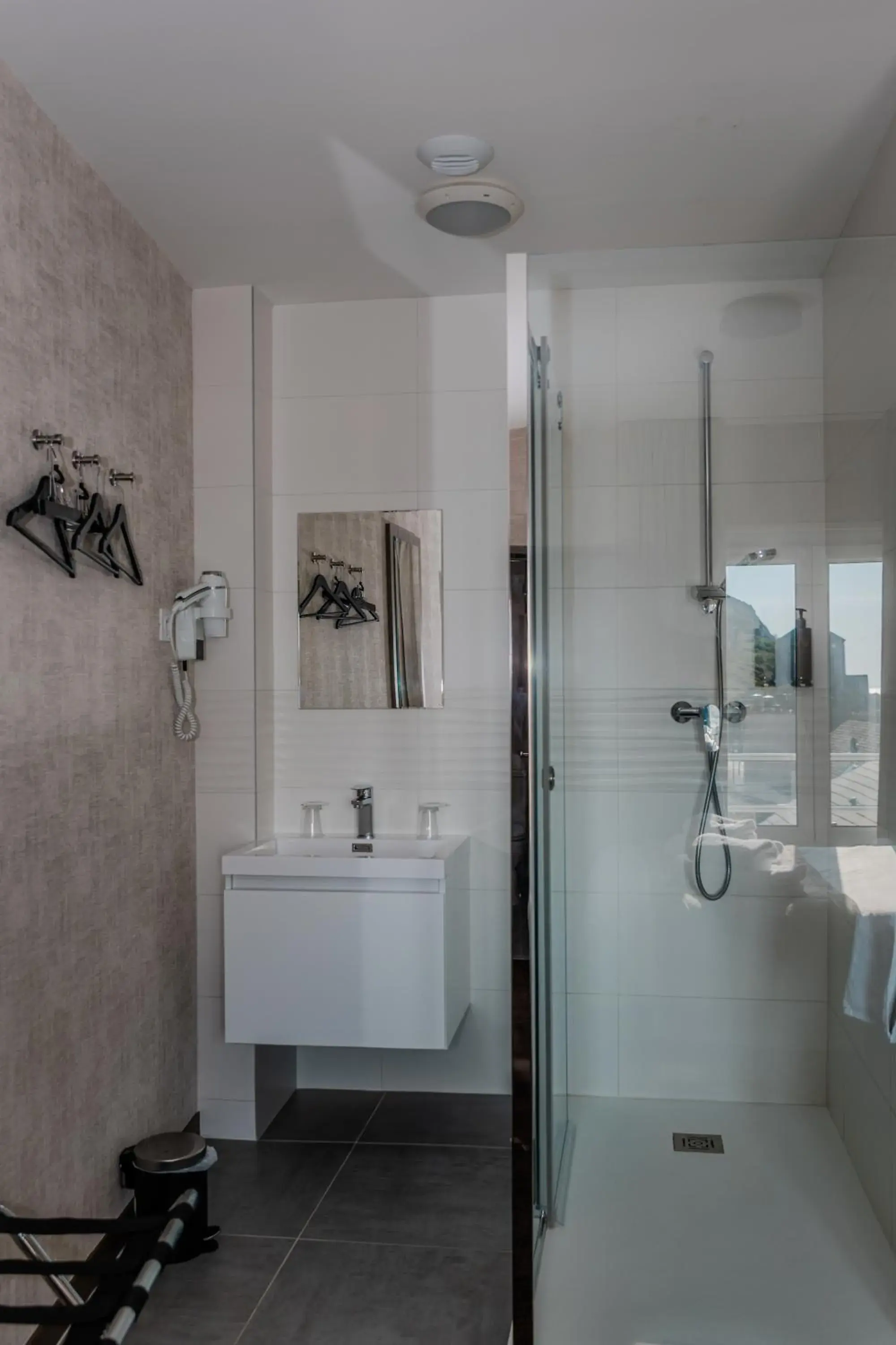 Standard Double Room in Le Grand Hôtel de la Marine "face à la mer" Standard Double Room in Le Grand Hôtel de la Marine "face à la mer"