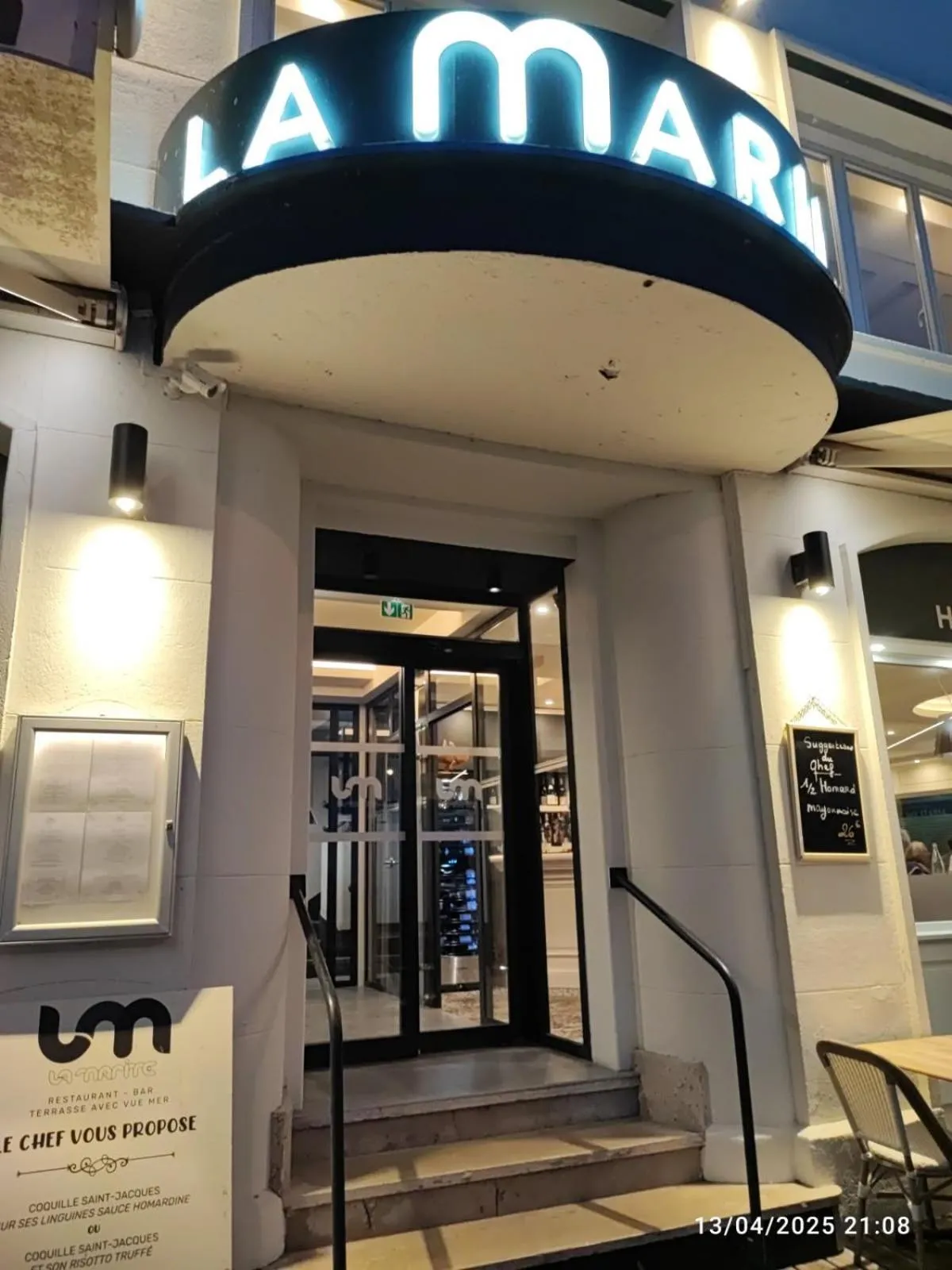 Facade/entrance in Le Grand Hôtel de la Marine "face à la mer"