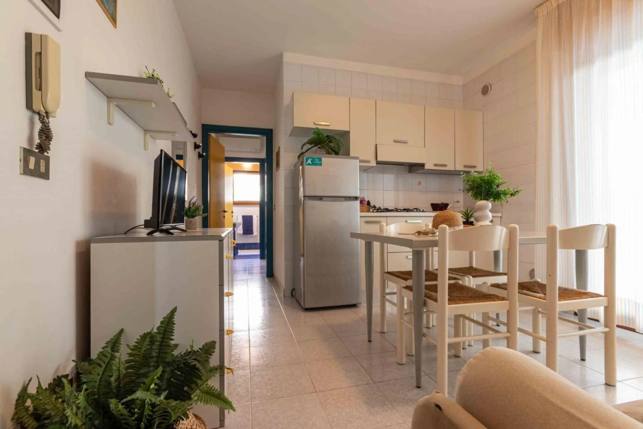 Dining area in Welcoming flat with private garden-Beahost