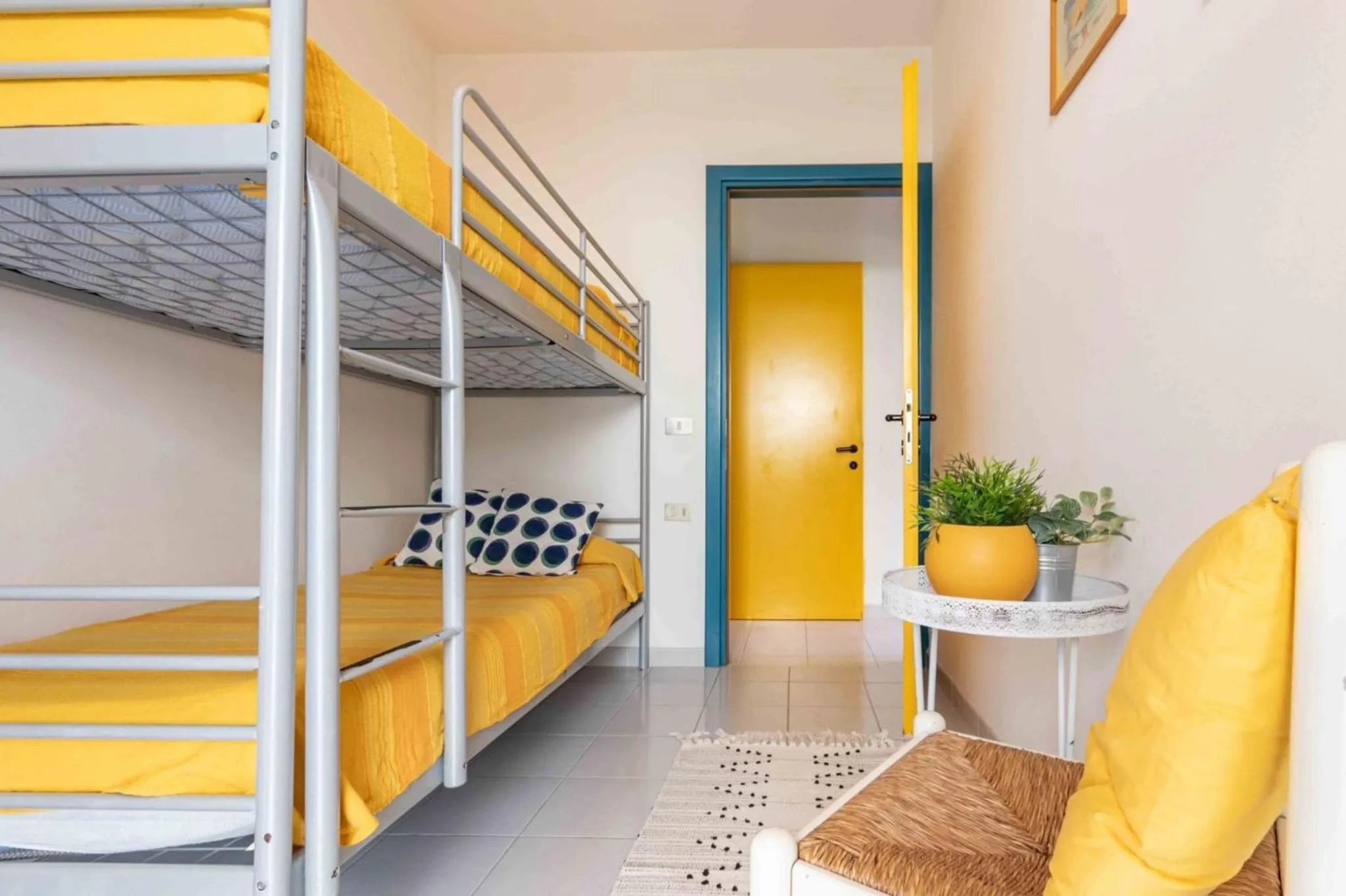 Bed in Welcoming flat with private garden-Beahost