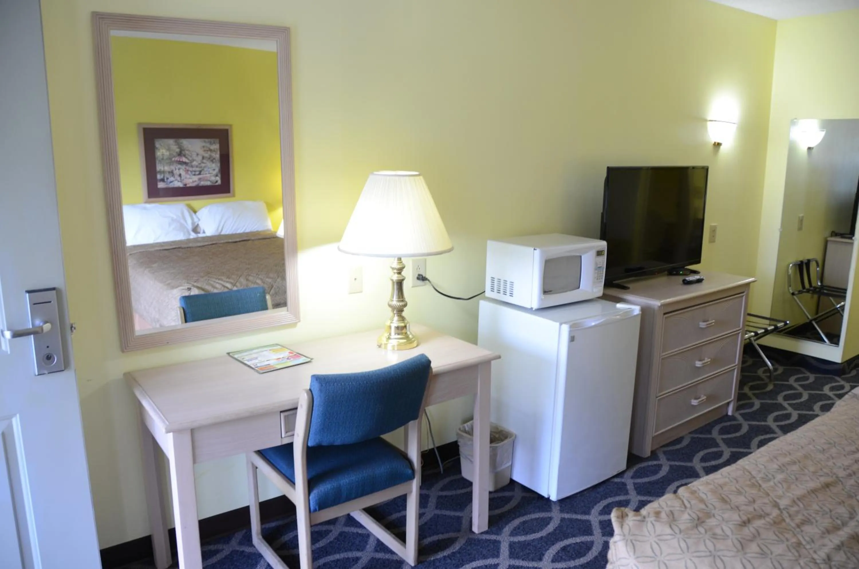 TV and multimedia in Richland Inn - Lewisburg