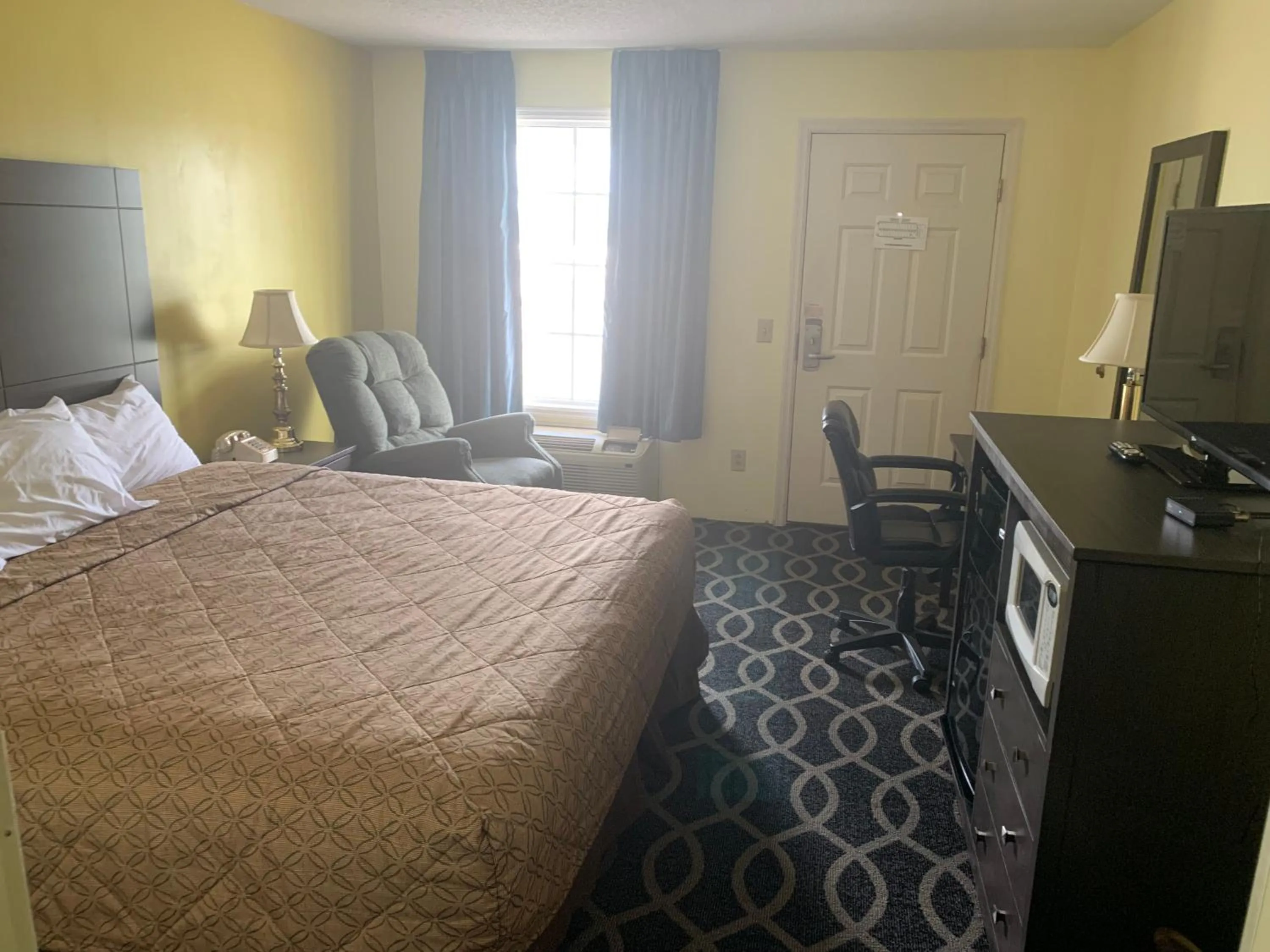 Bed in Richland Inn - Lewisburg