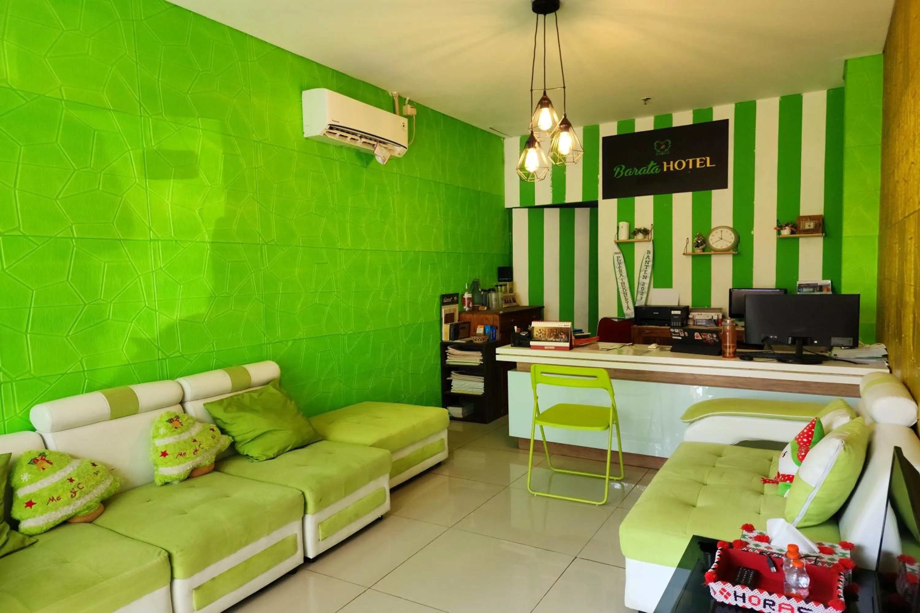 Lobby or reception in Barata Hotel Near Bandara Soekarno Hatta