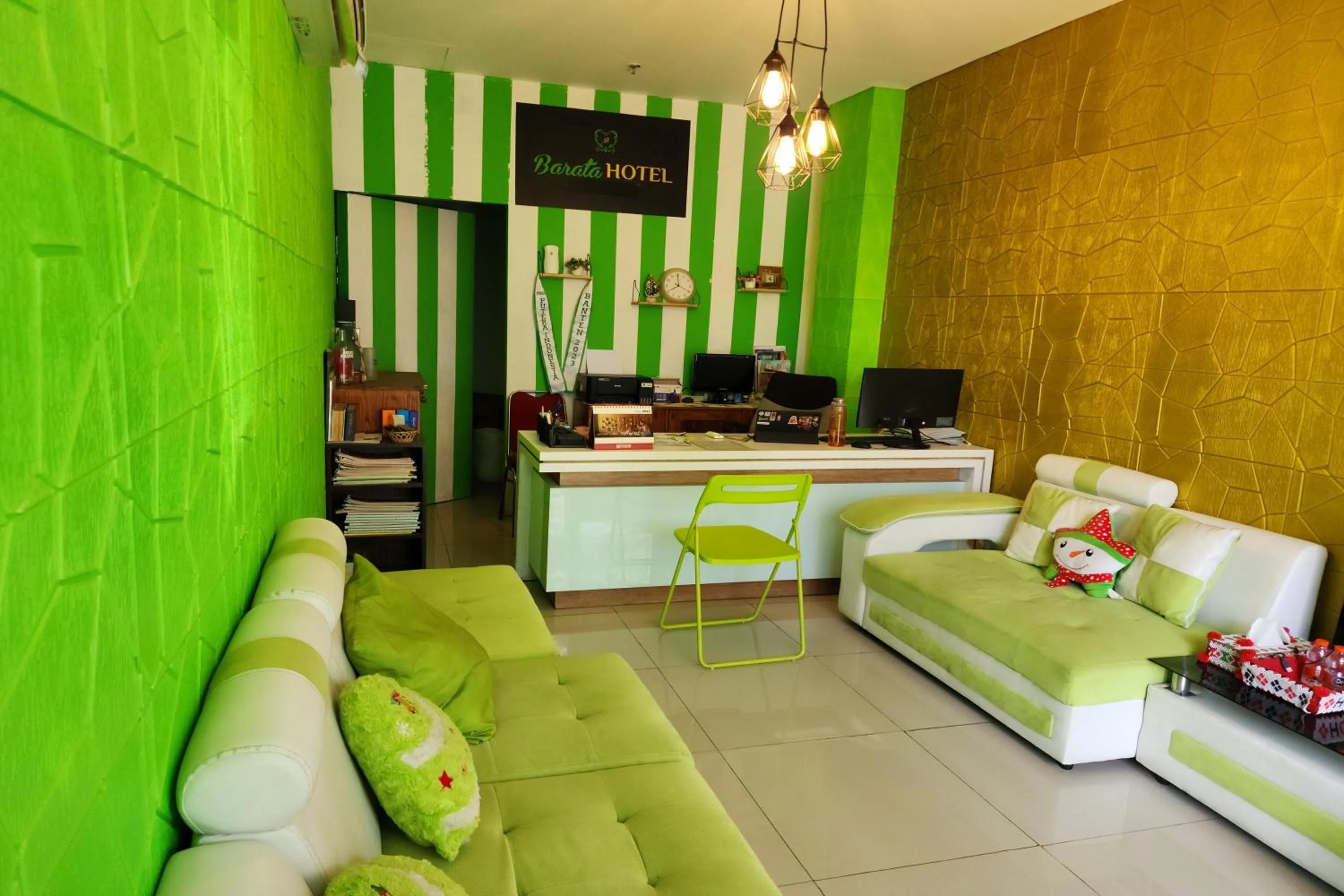 Lobby or reception in Barata Hotel Near Bandara Soekarno Hatta