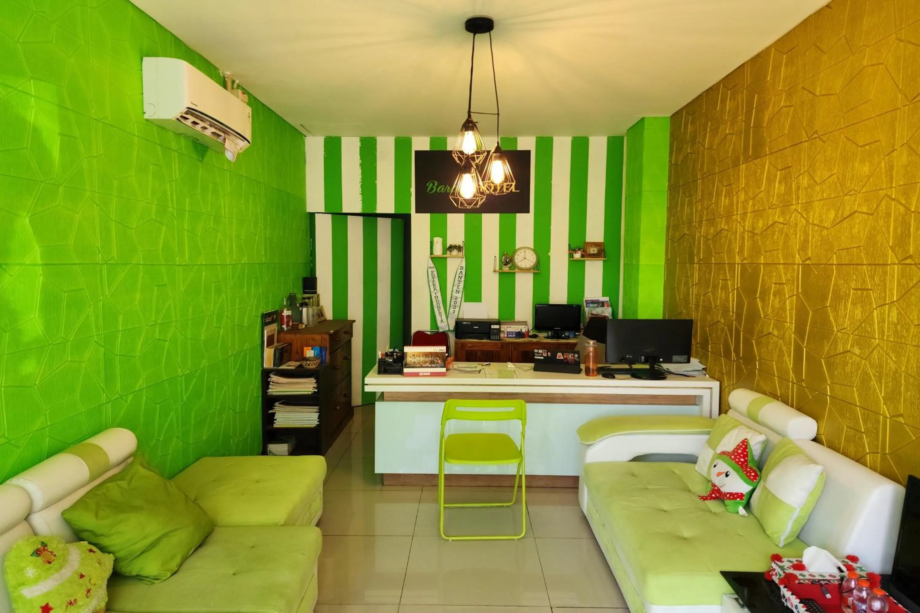 Lobby or reception in Barata Hotel Near Bandara Soekarno Hatta