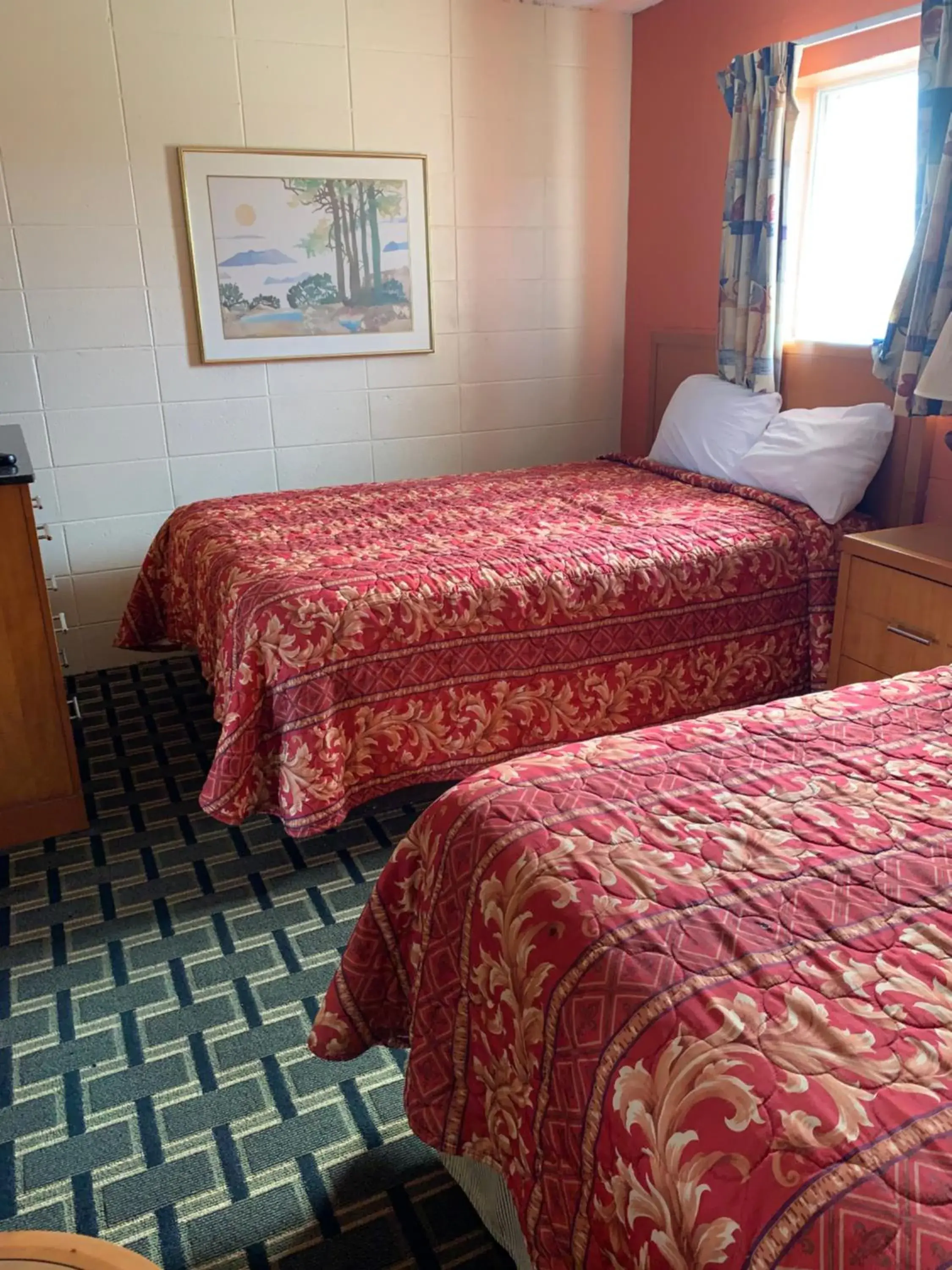 Two Bedroom w/ three beds - 1 king bed & 2 double beds in Wayfarer Motel Two Bedroom w/ three beds - 1 king bed & 2 double beds in Wayfarer Motel