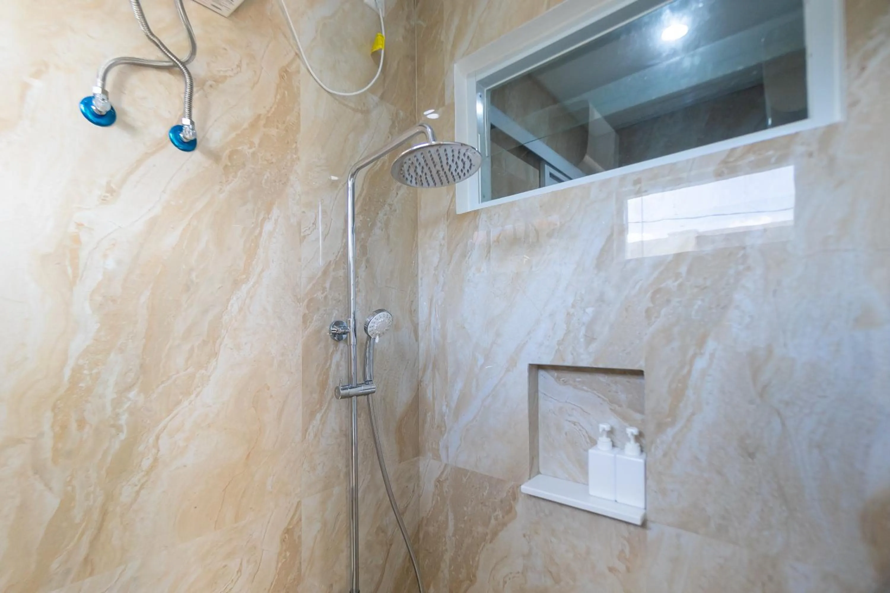Shower in Villa Berlian Kuta