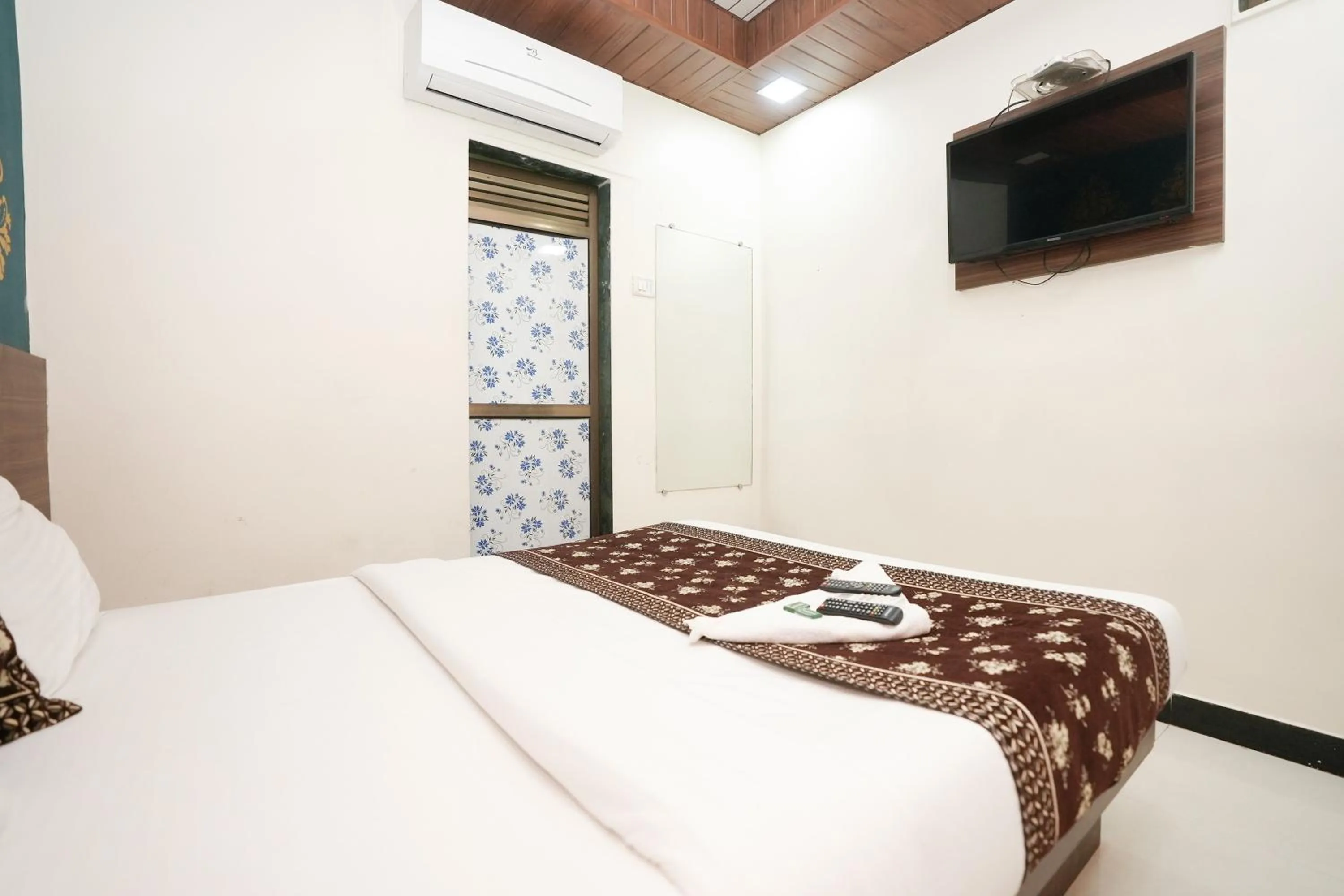 Bed in Hotel Mumbai Residency