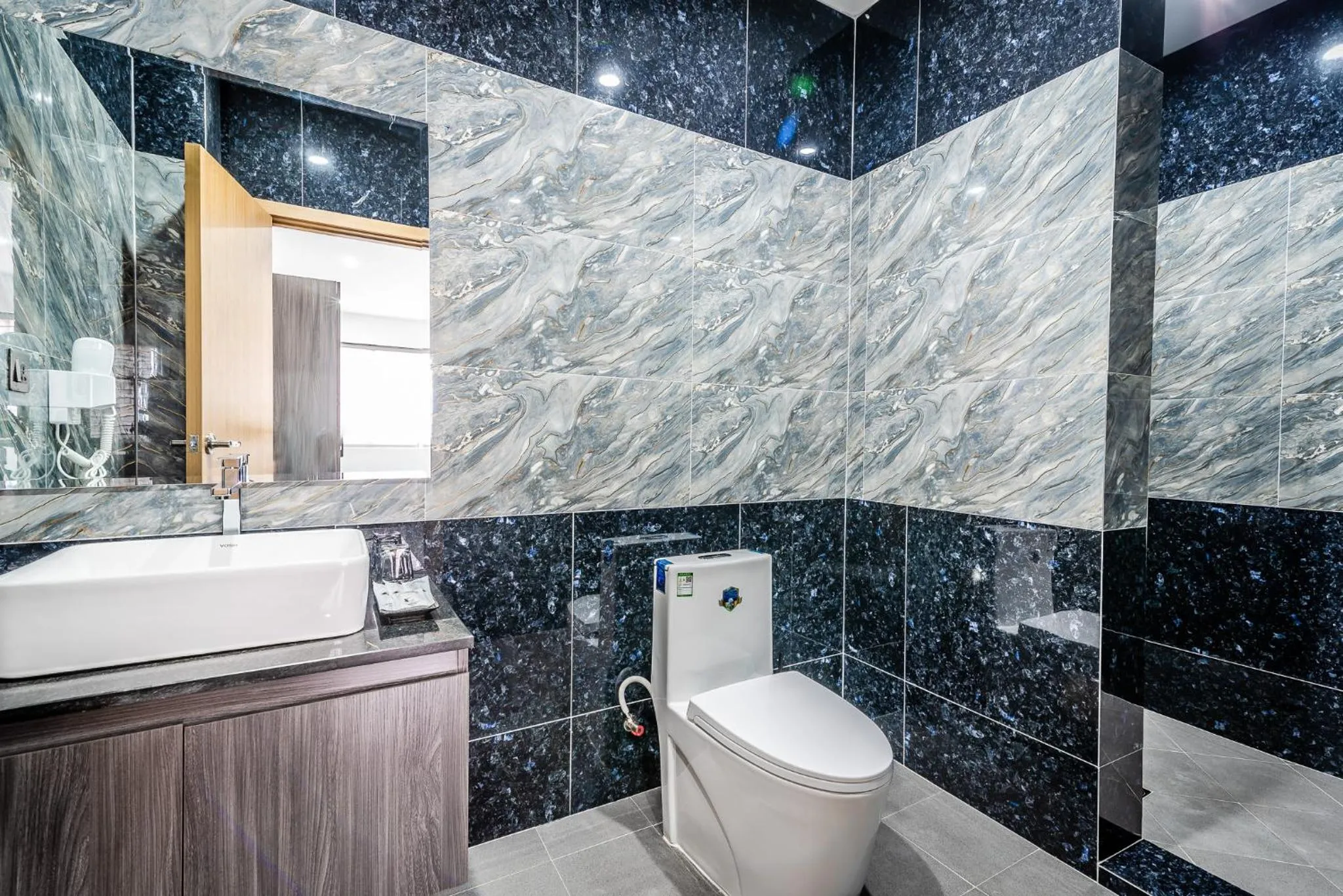 Shower in A&J Kampot Boutique