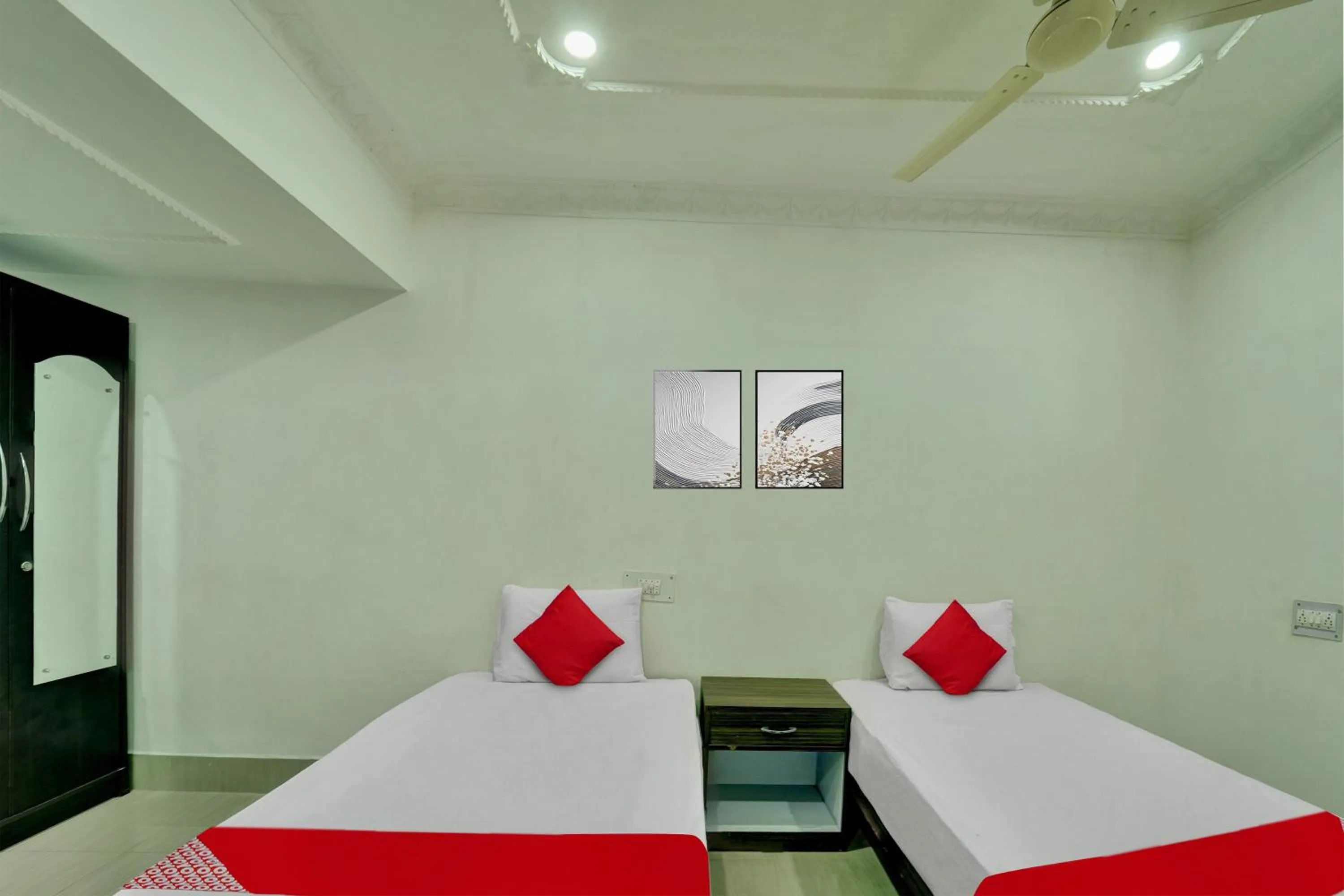 Bedroom, Bed in Hotel O Shakti Inn