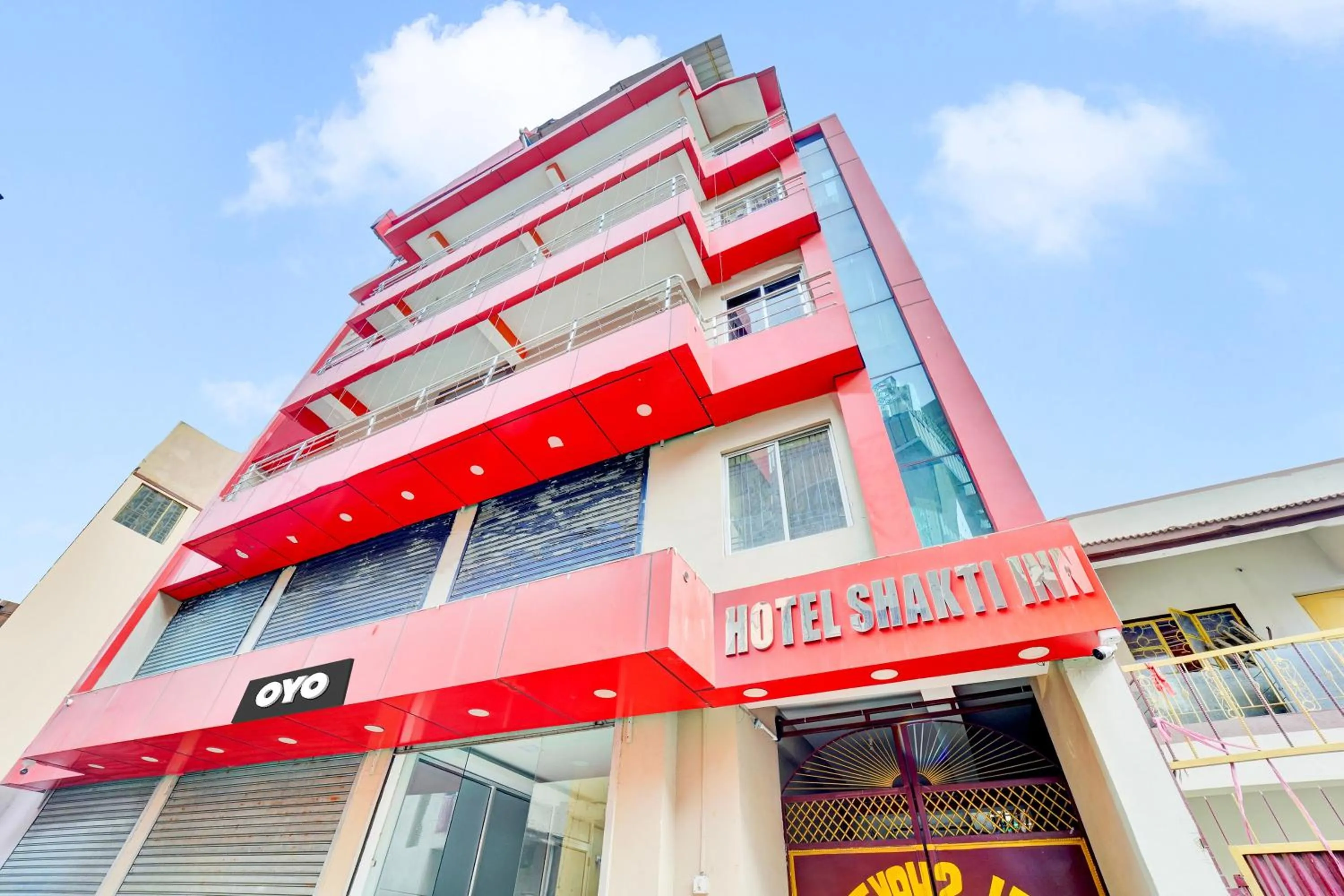 Facade/entrance in Hotel O Shakti Inn