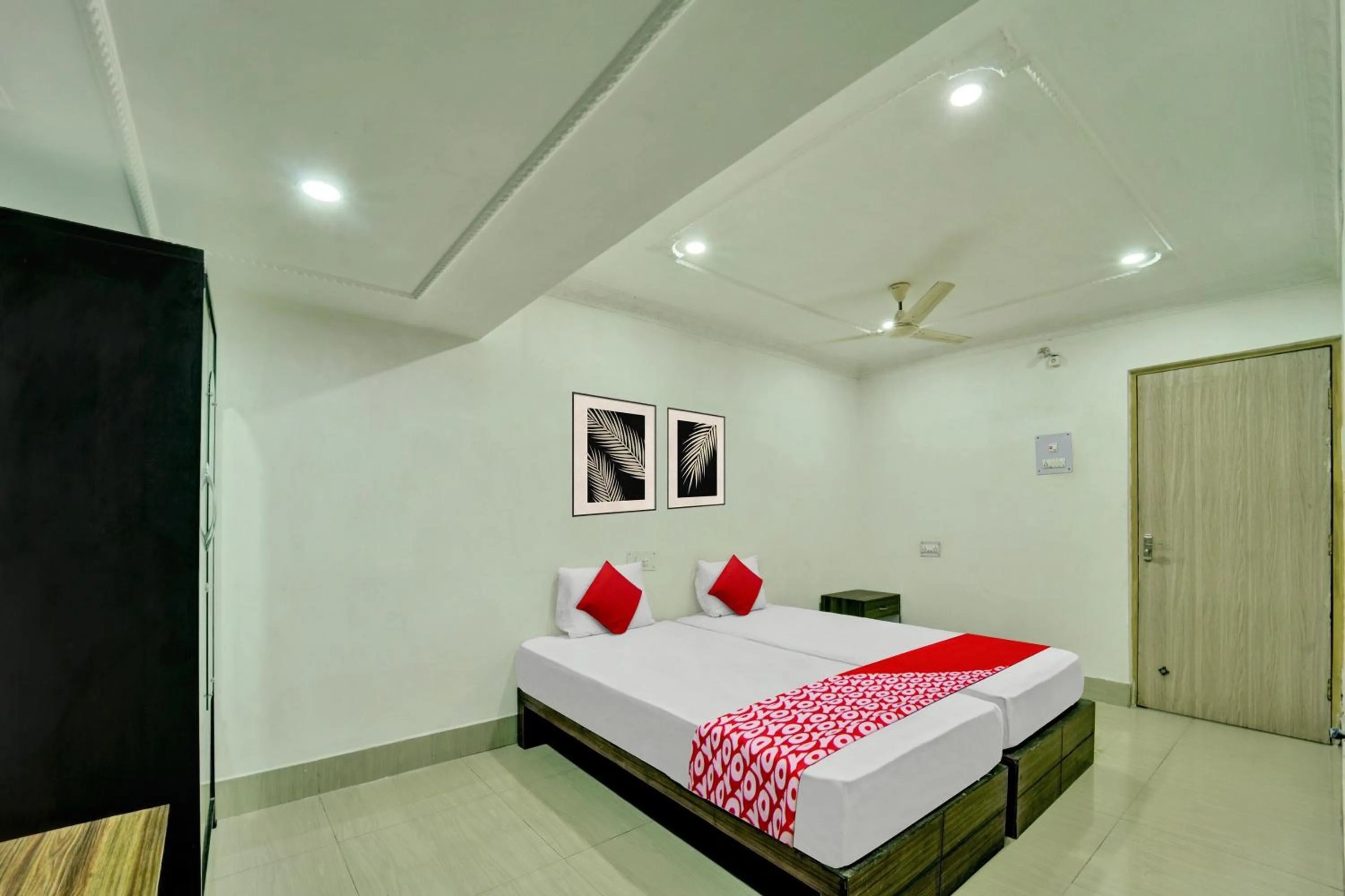 Bedroom, Bed in Hotel O Shakti Inn