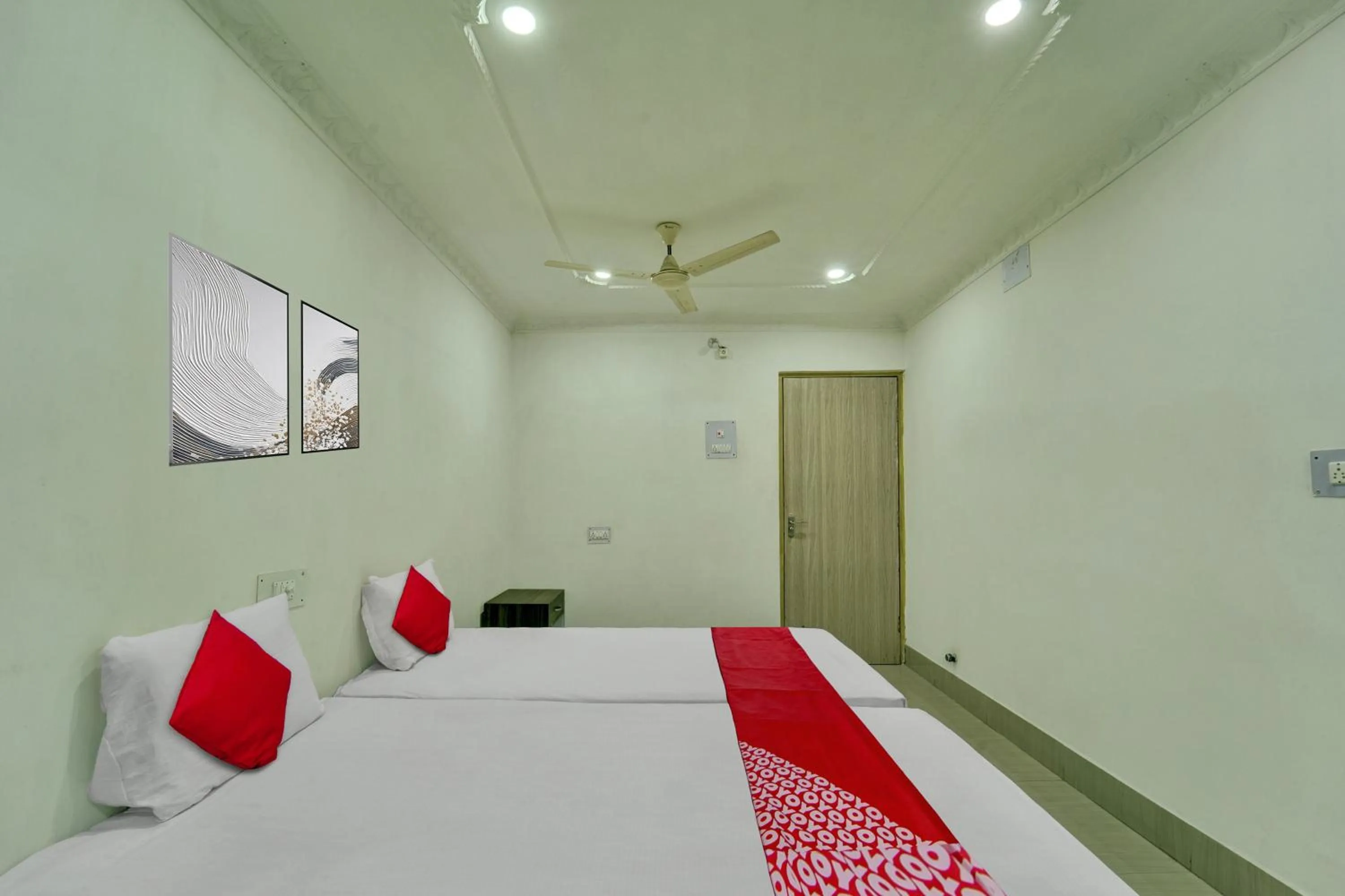 Bedroom, Bed in Hotel O Shakti Inn