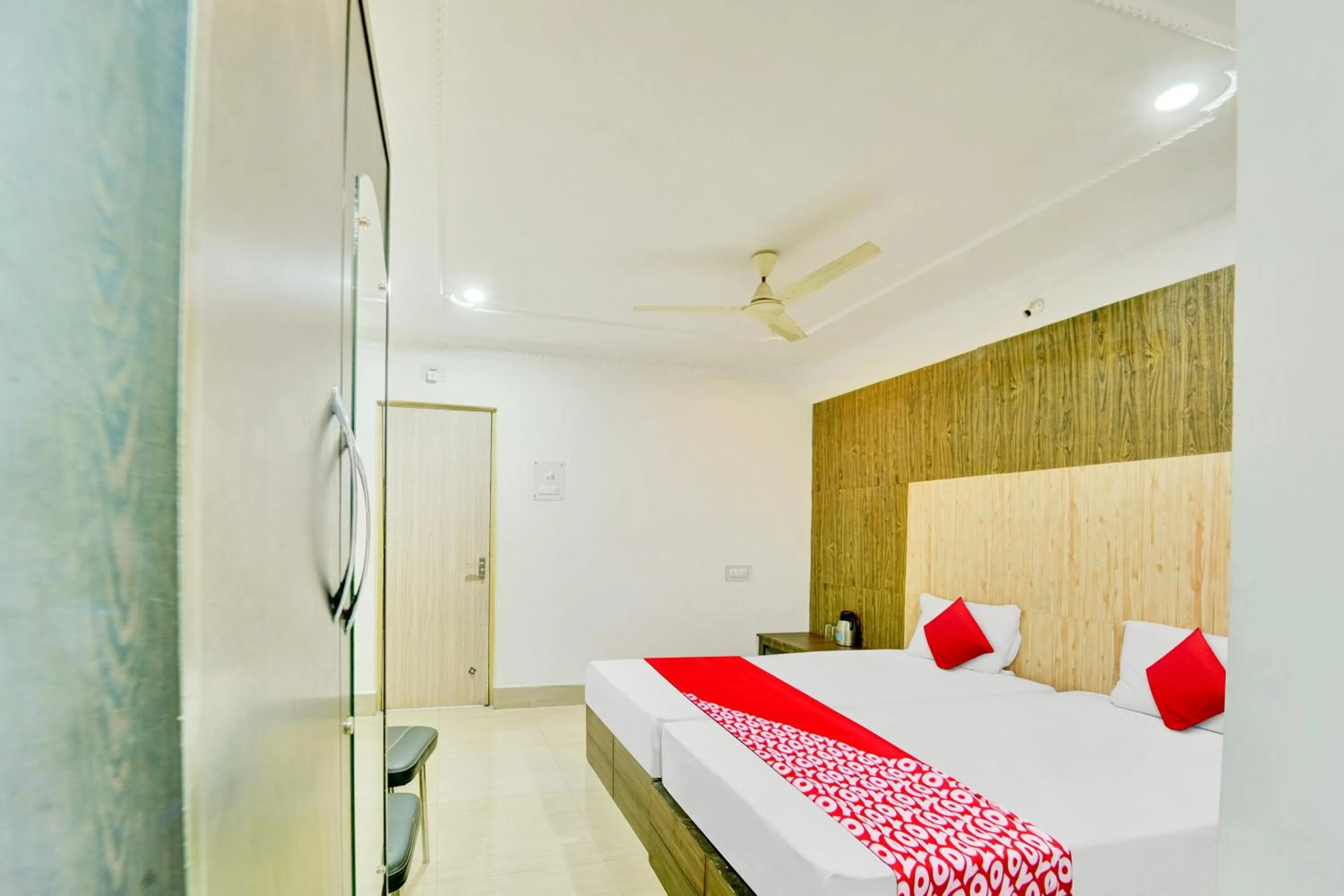 Bedroom, Bed in Hotel O Shakti Inn