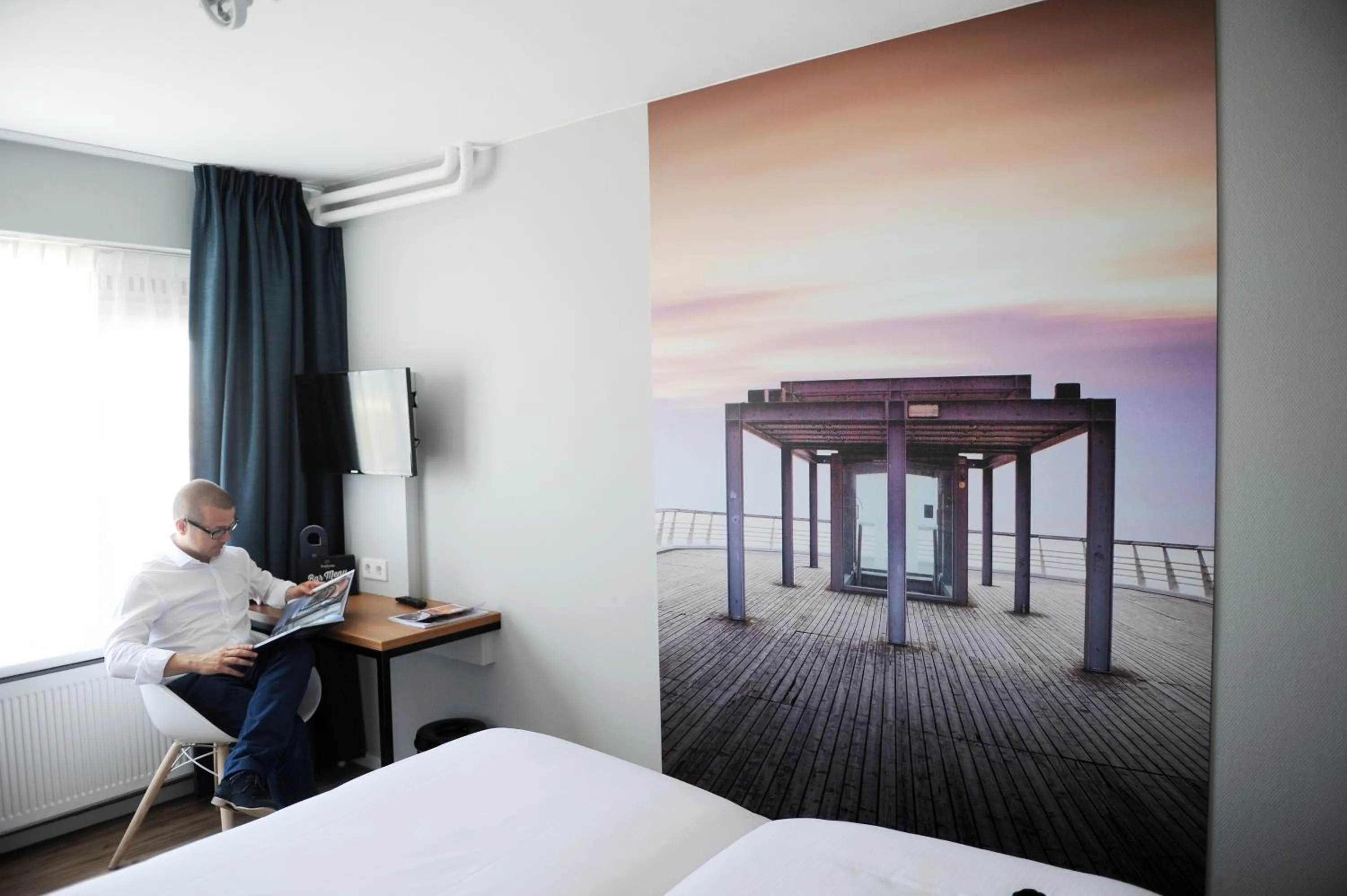 Seating area, Bed in Hotel Andante aan Zee