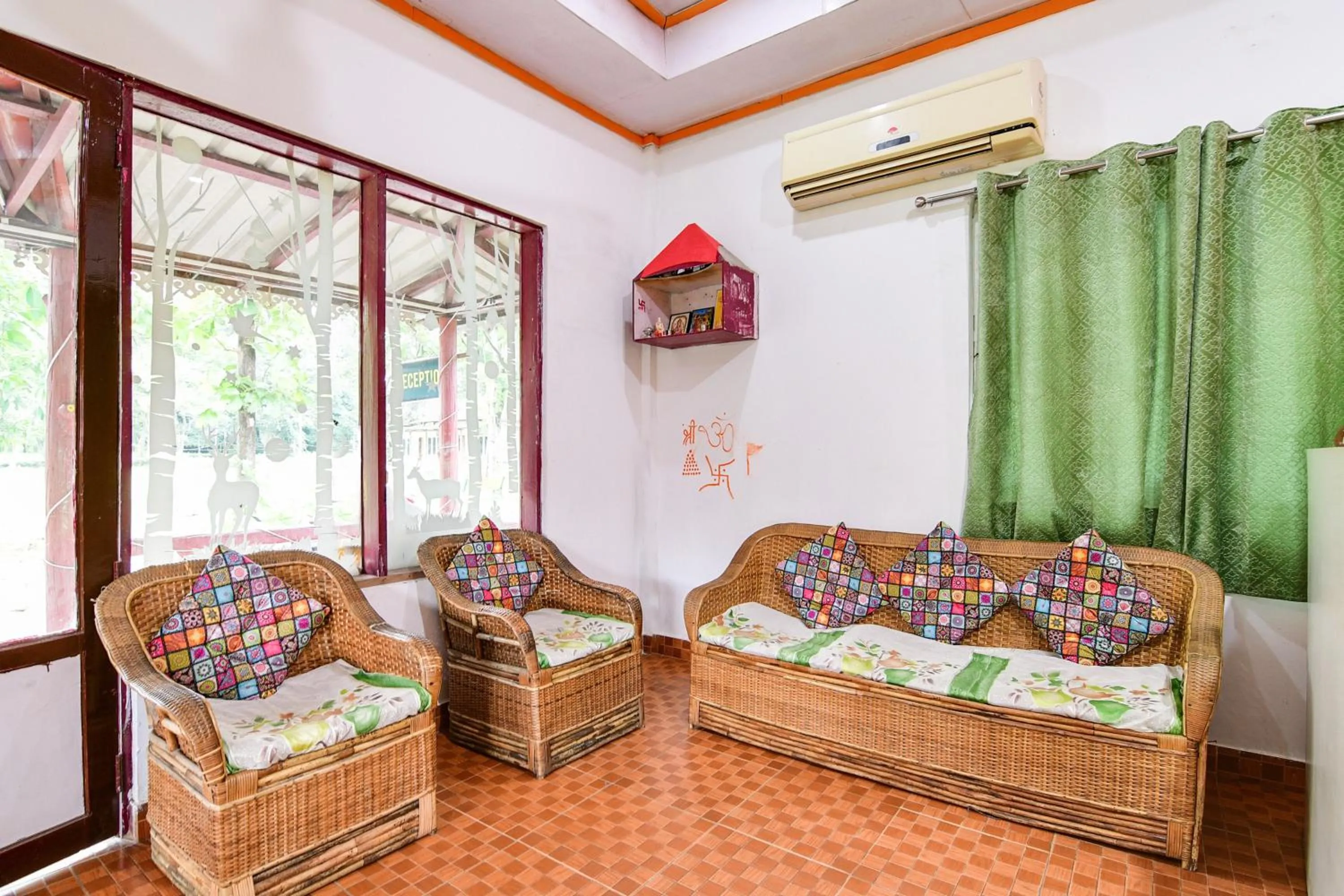Lobby or reception in Townhouse OAK Gorumara Jungle Resort
