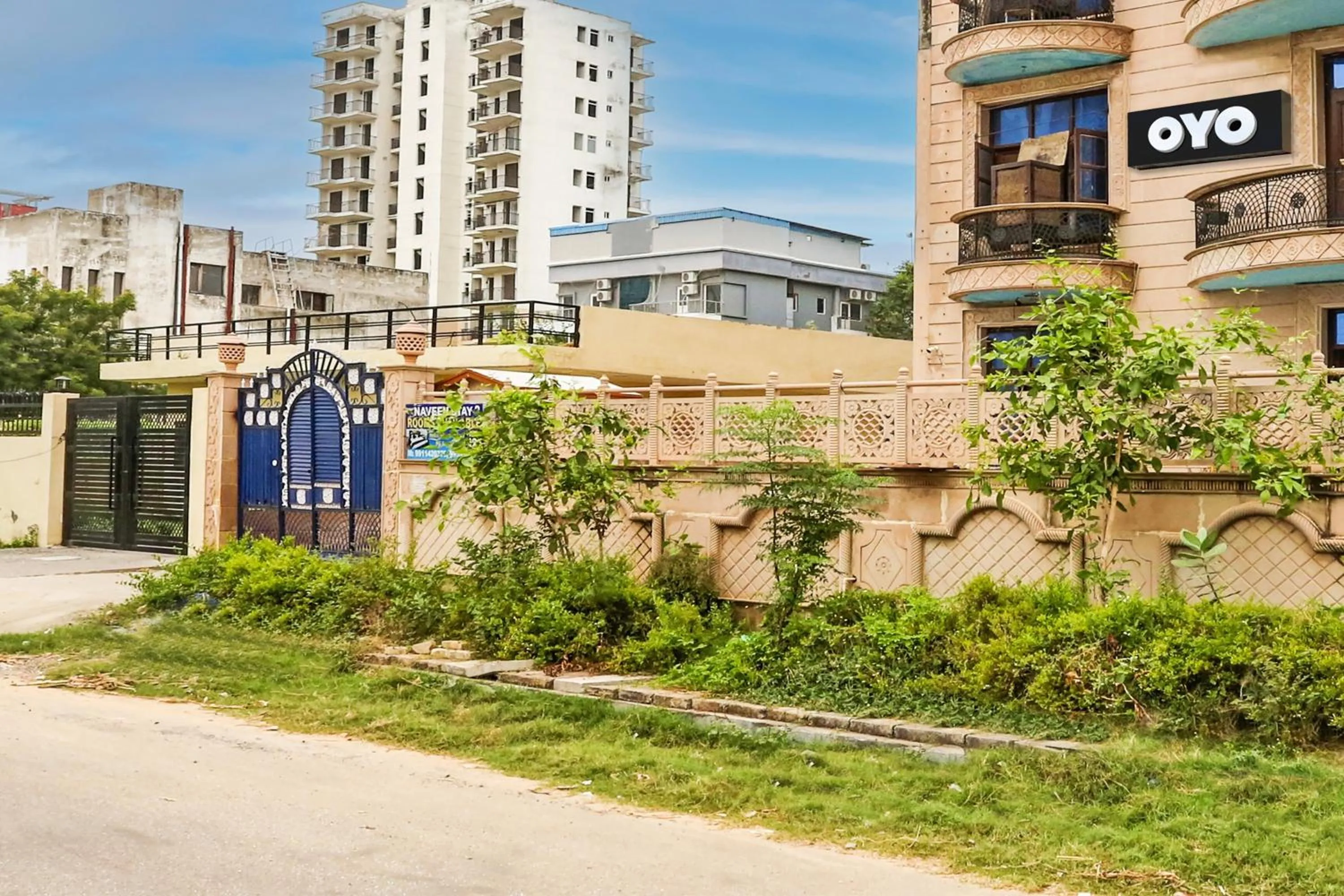 Facade/entrance in Hotel O by OYO Naveen Stay