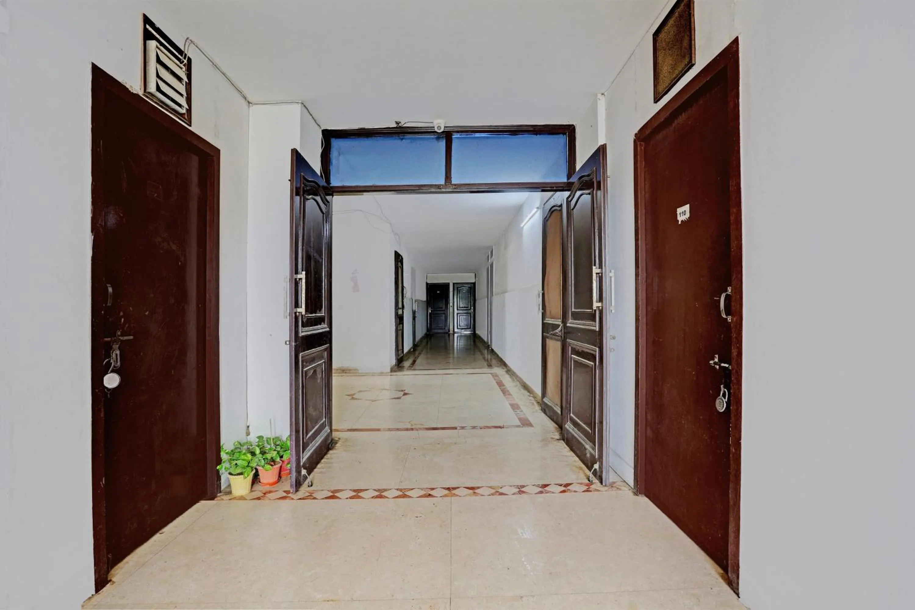 Lobby or reception in Hotel O by OYO Naveen Stay