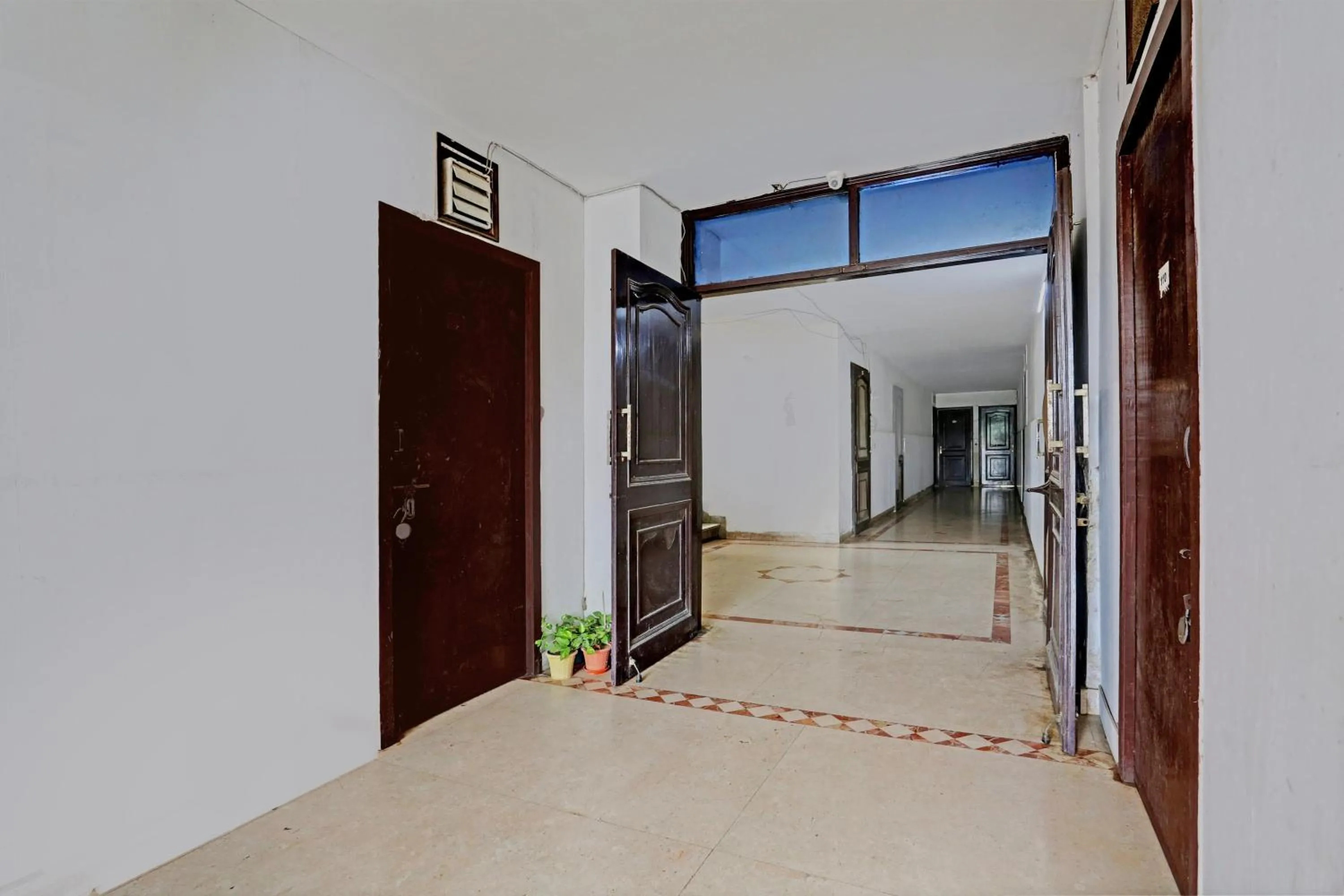 Lobby or reception in Hotel O by OYO Naveen Stay