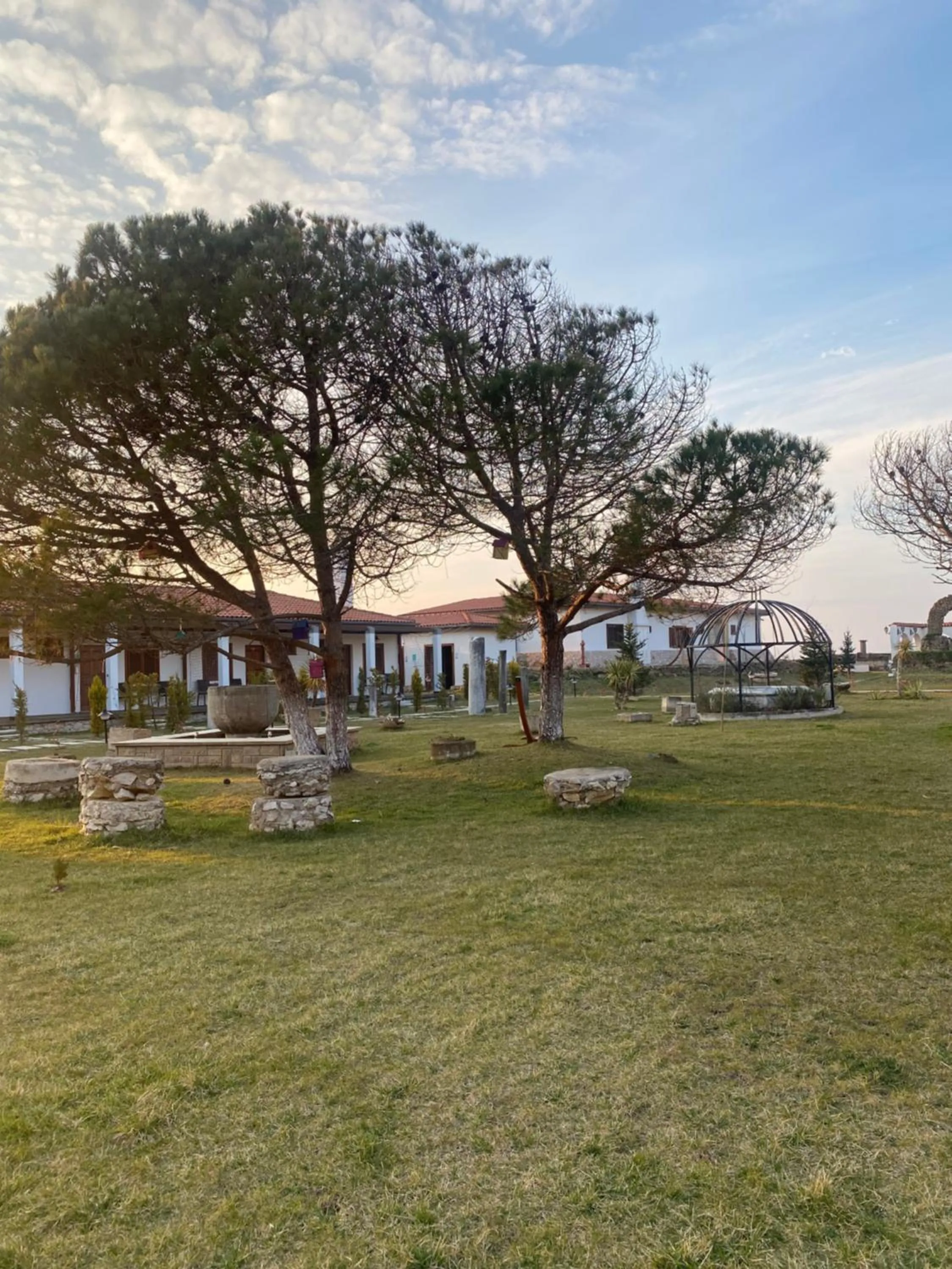 Garden view in Tarihi Kumbaba Otel