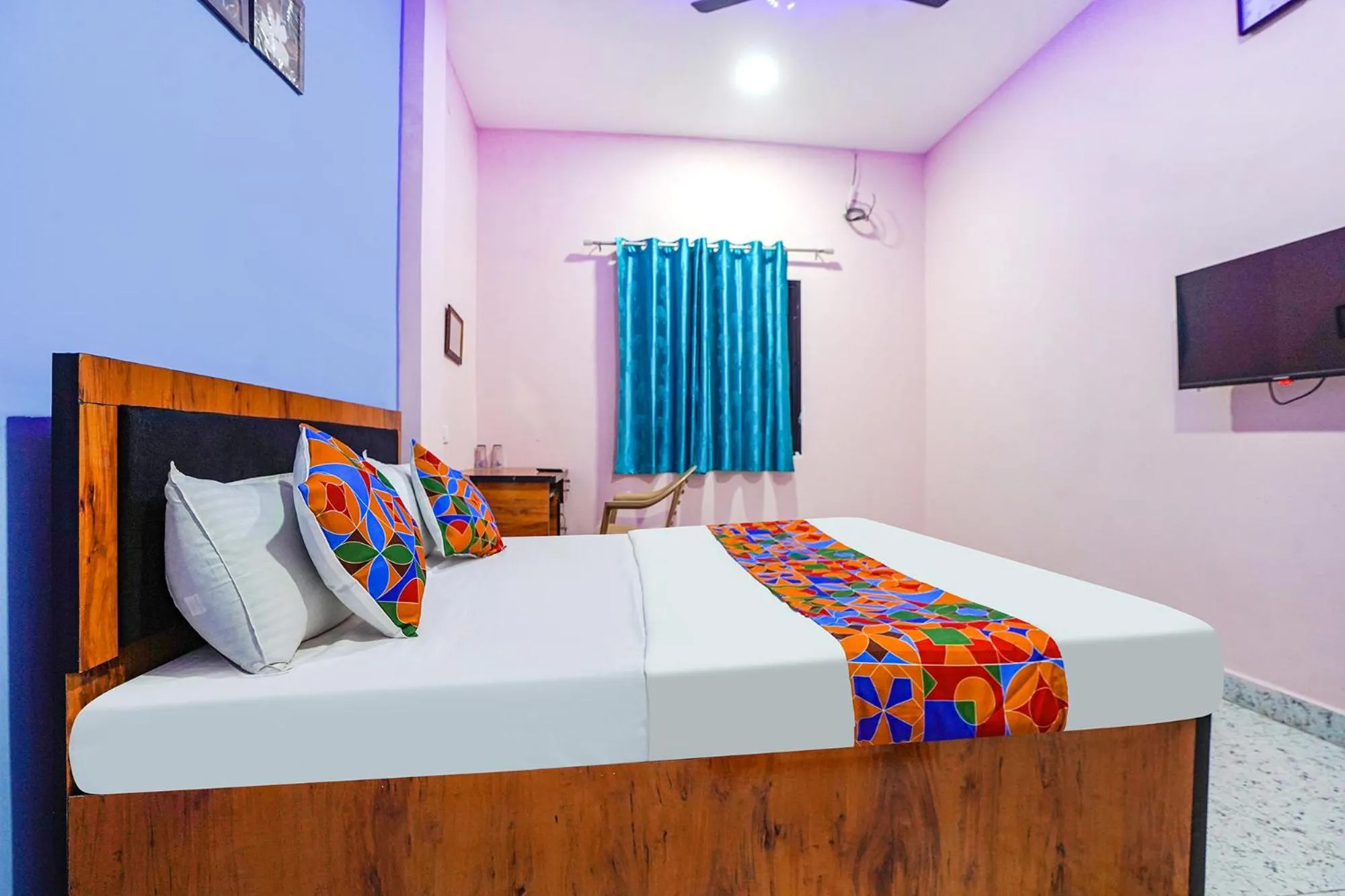 Bed in FabExpress Evaan Deluxe Rooms