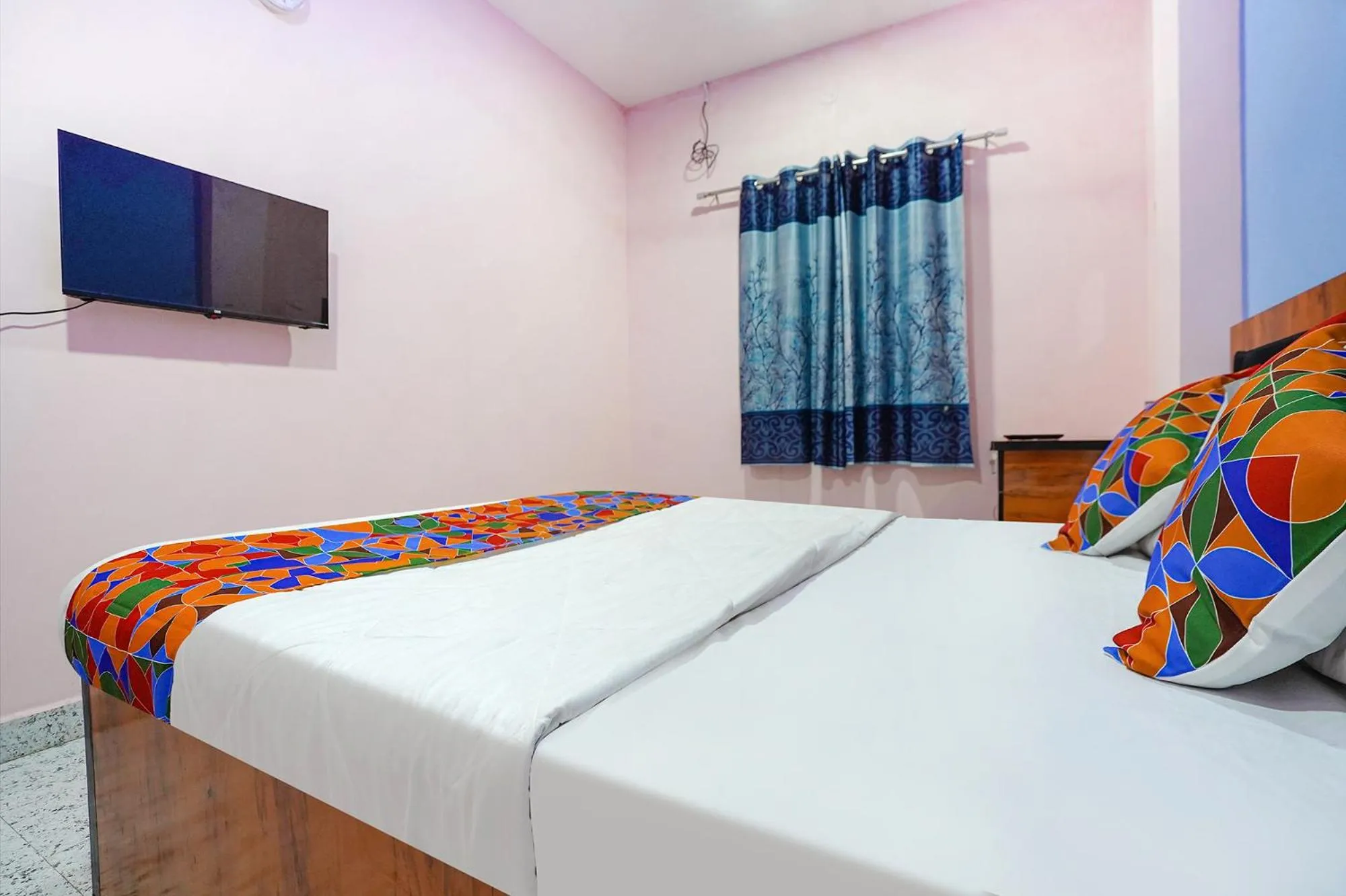 Bed in FabExpress Evaan Deluxe Rooms