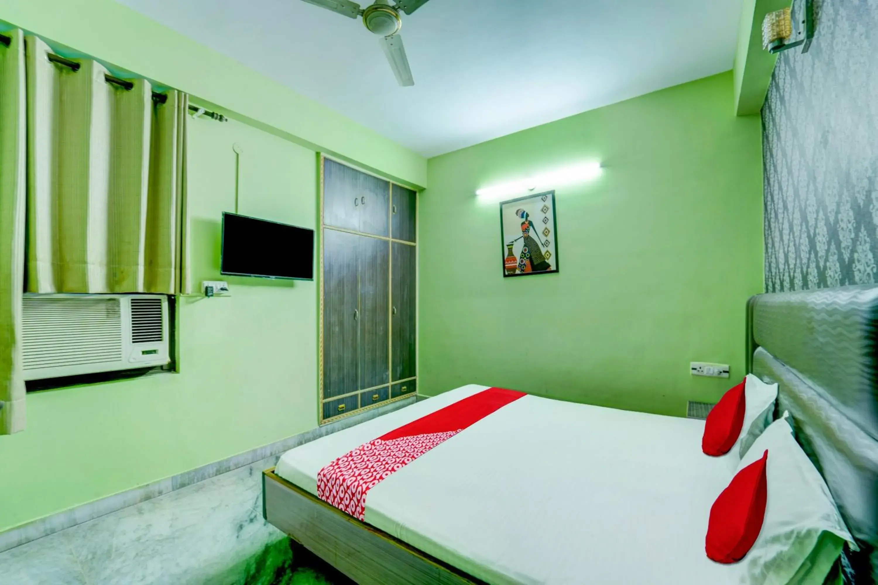 Classic Triple Room - single occupancy in Super OYO Flagship Hotel New Savera Classic Triple Room - single occupancy in Super OYO Flagship Hotel New Savera