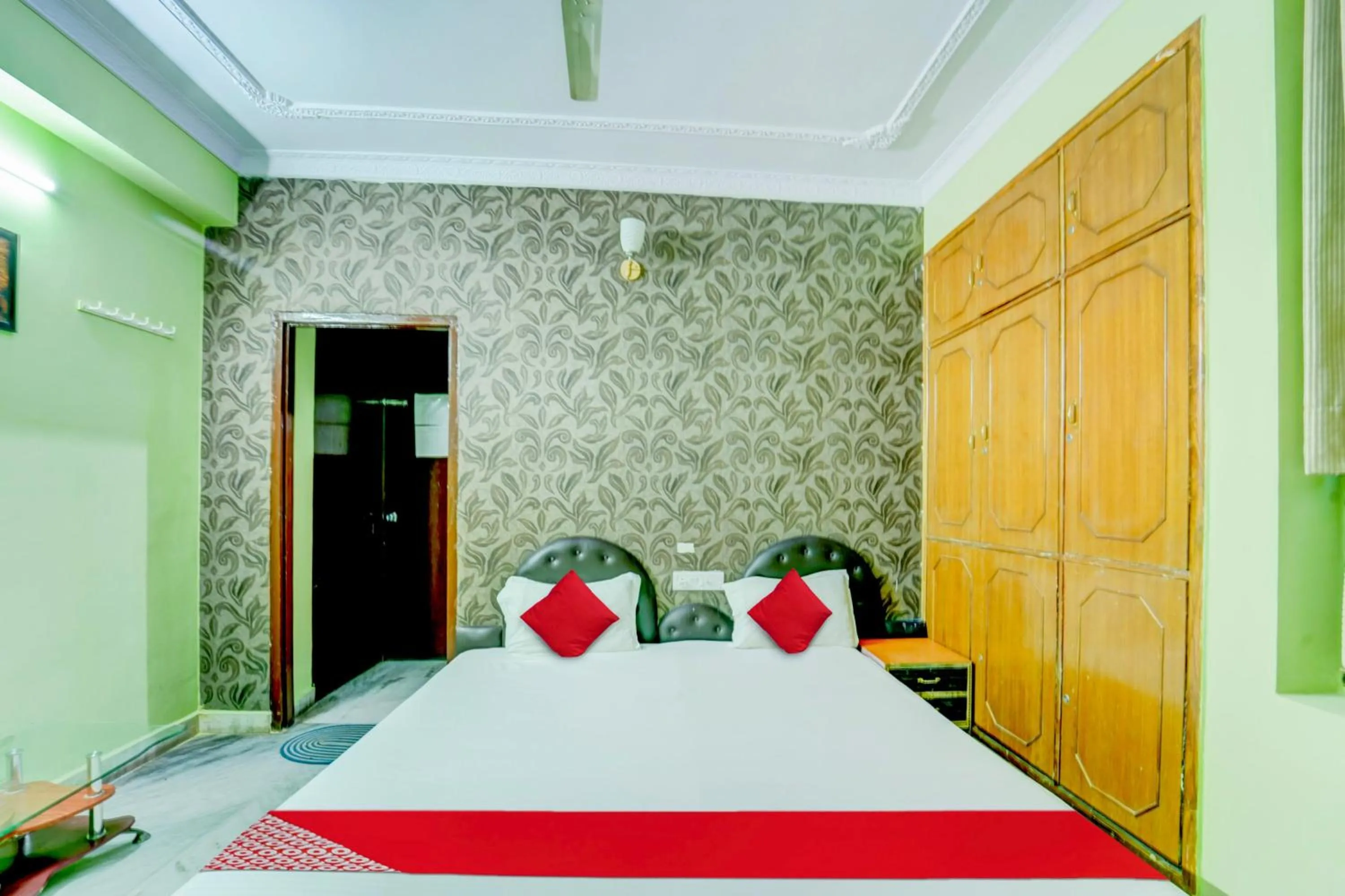 Bedroom, Bed in Super OYO Flagship Hotel New Savera