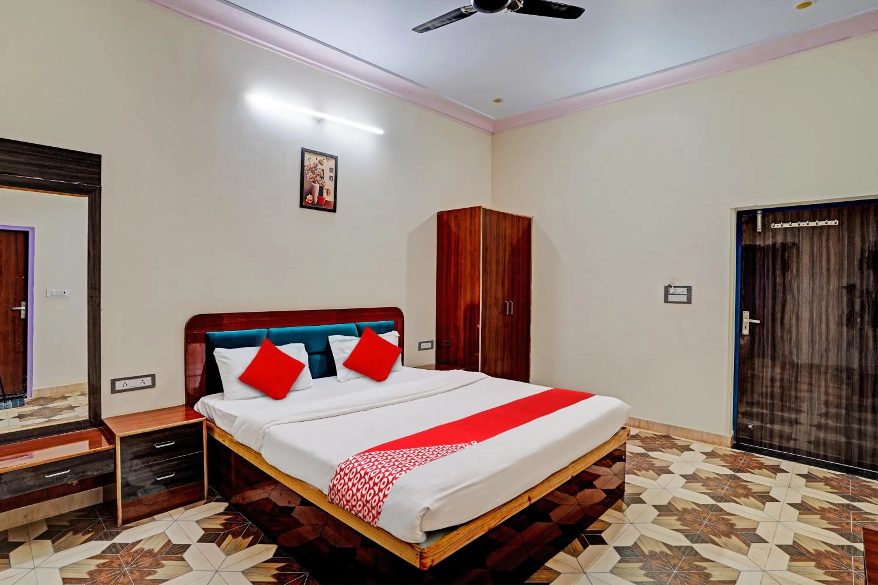 Bedroom, Bed in Hotel O Real Out Of The Blue