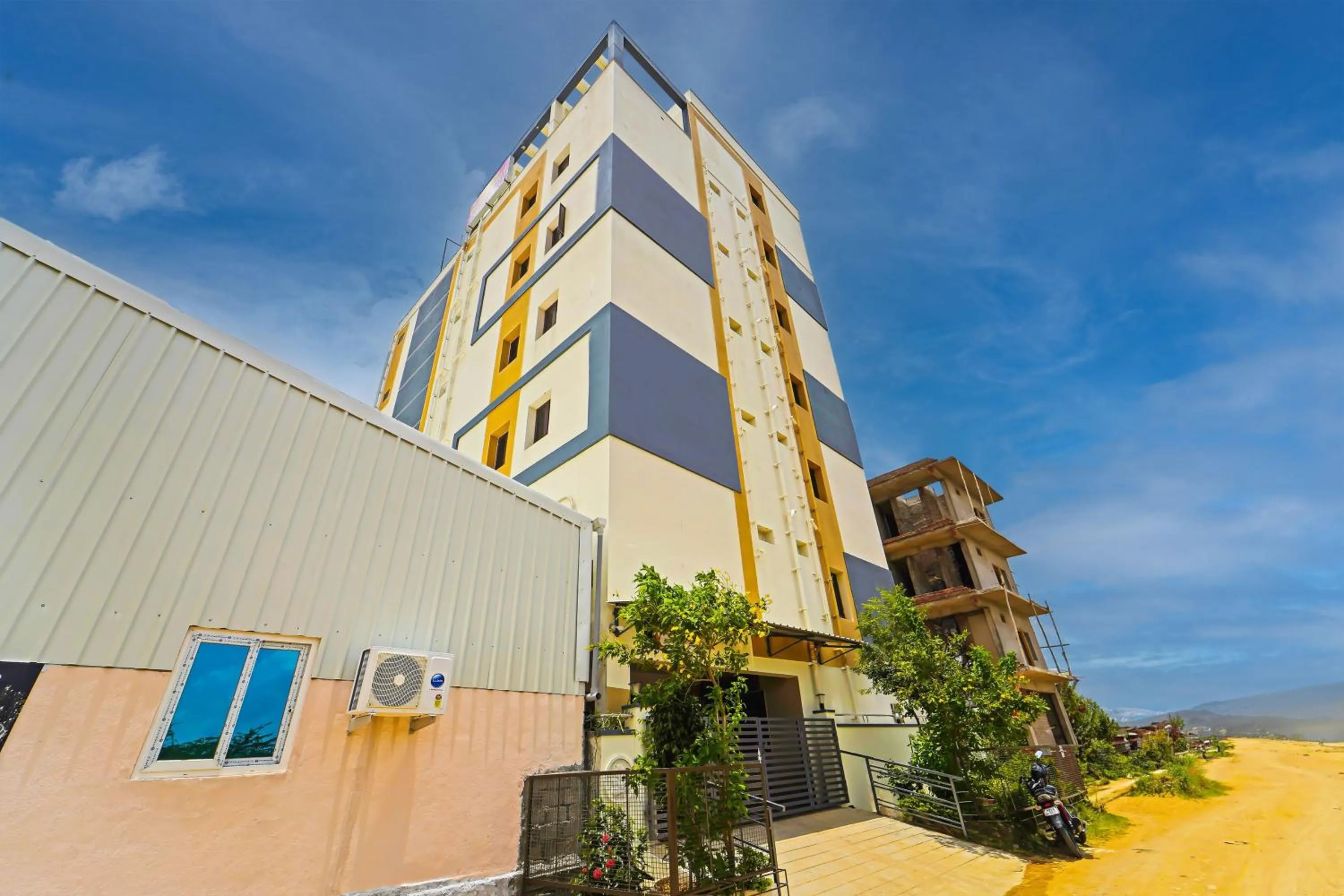 Facade/entrance in Hotel O Jayam Residency