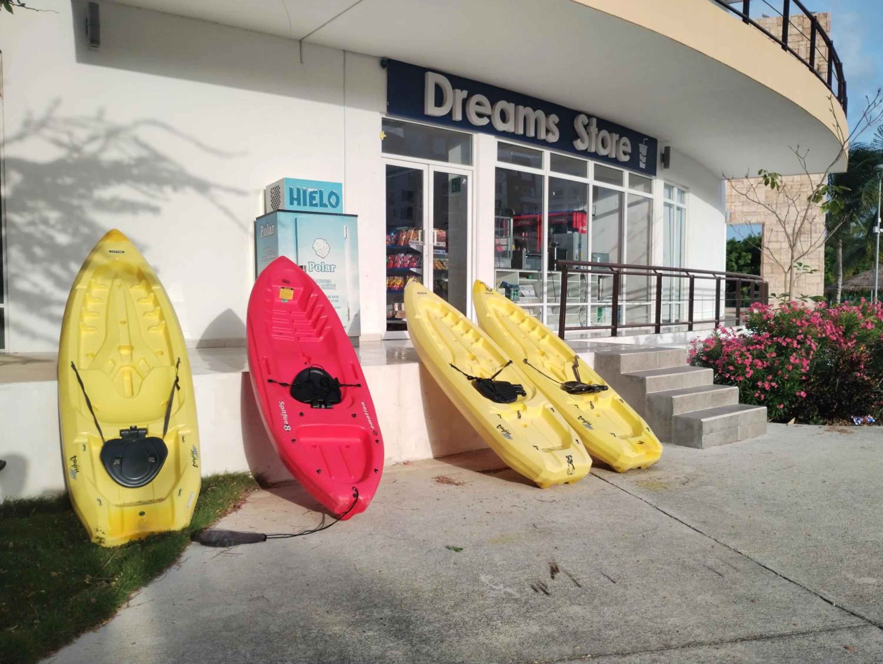 On-site shops in Departamento tres listones