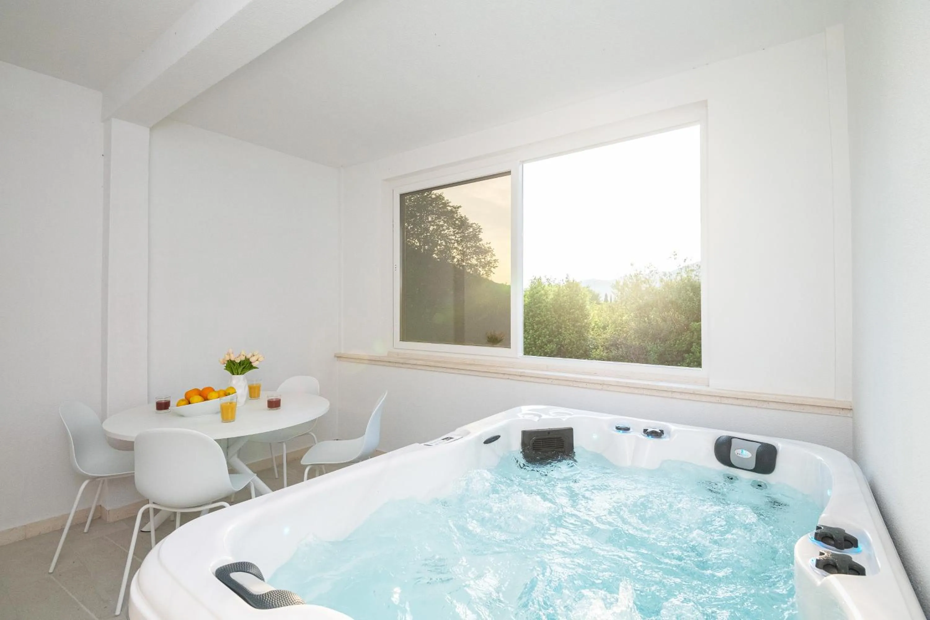 Hot Tub in Apartments Azzurro