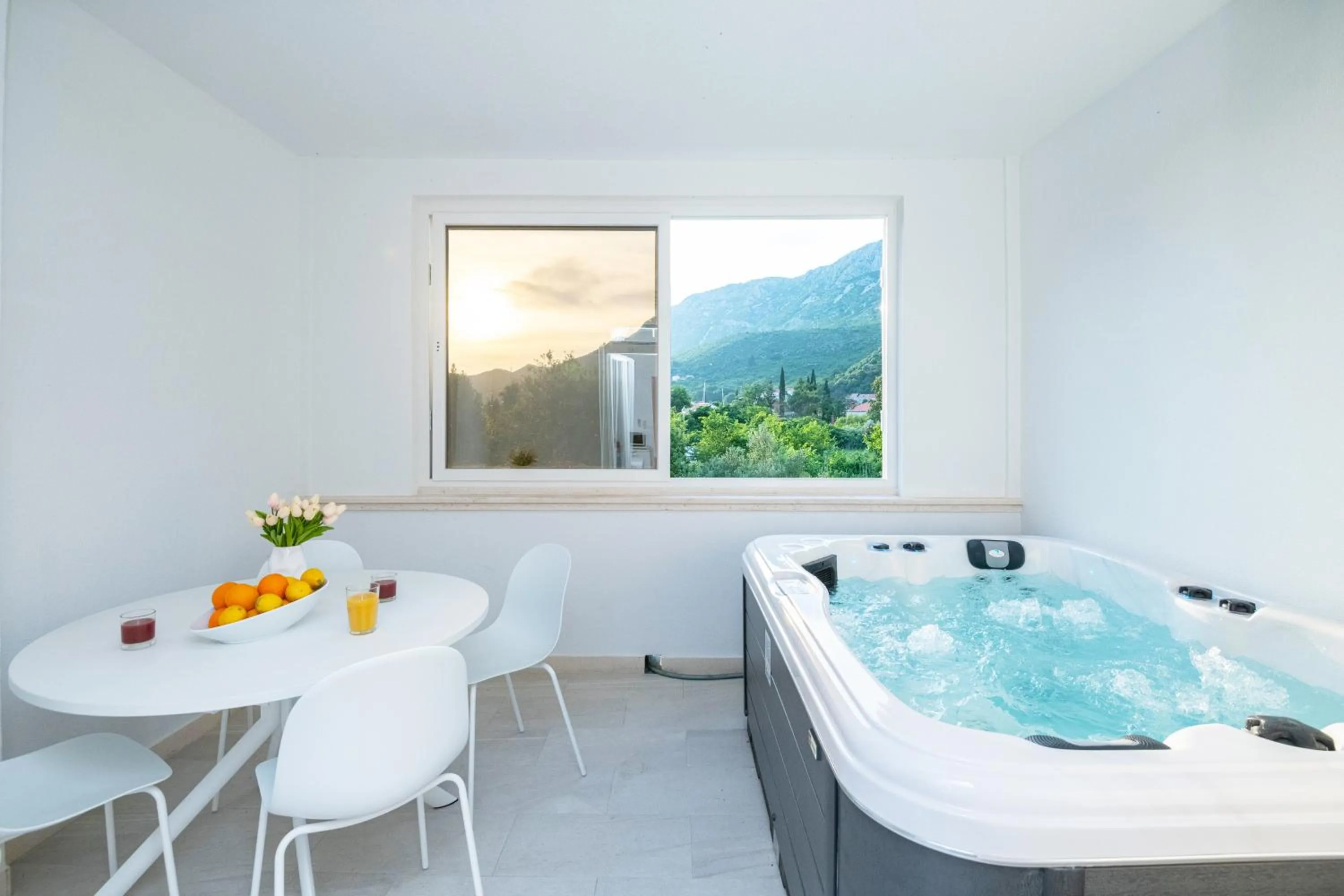 Hot Tub in Apartments Azzurro