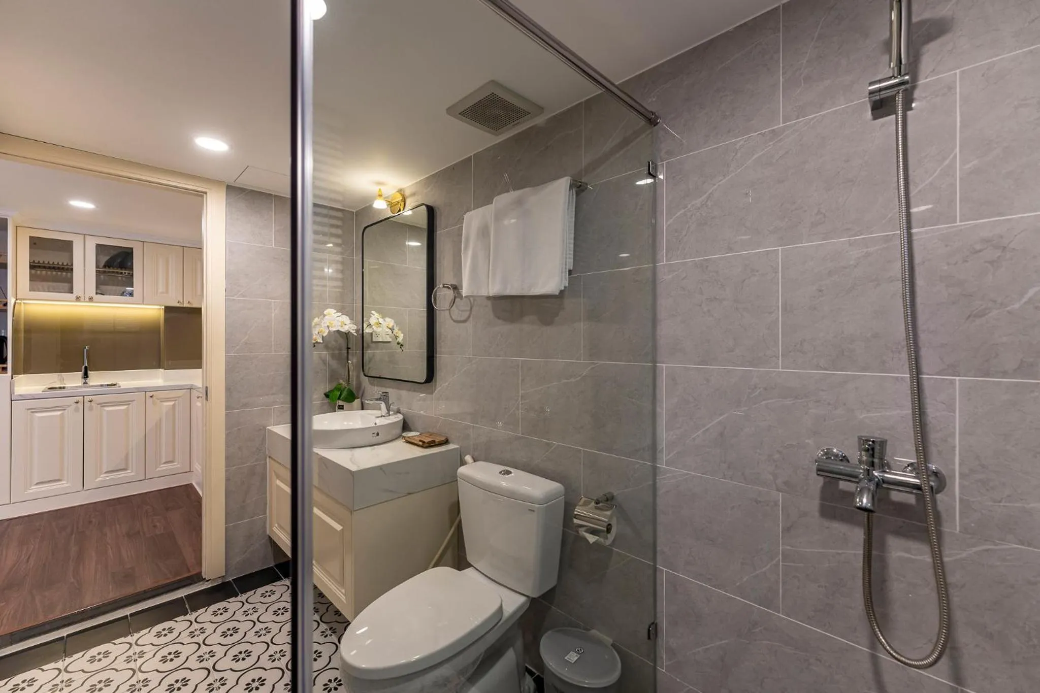 Golden Sun Apartment & Hotel