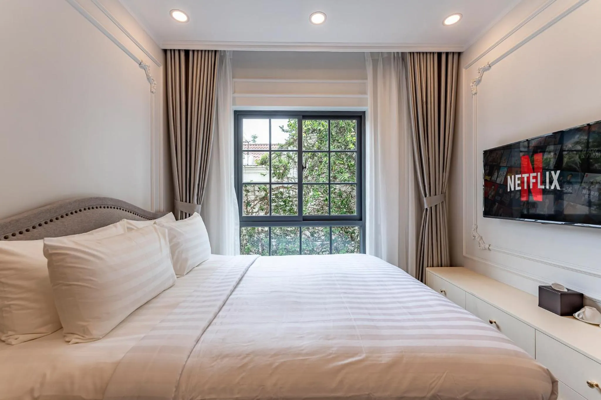 Bed in Golden Sun Apartment & Hotel