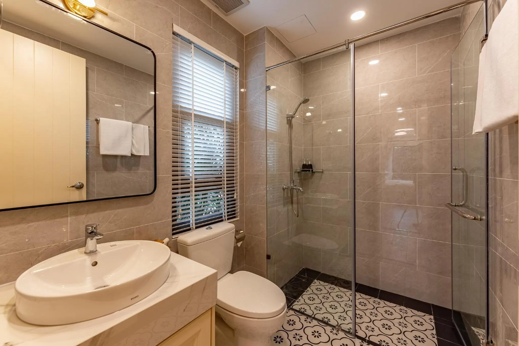 Golden Sun Apartment & Hotel