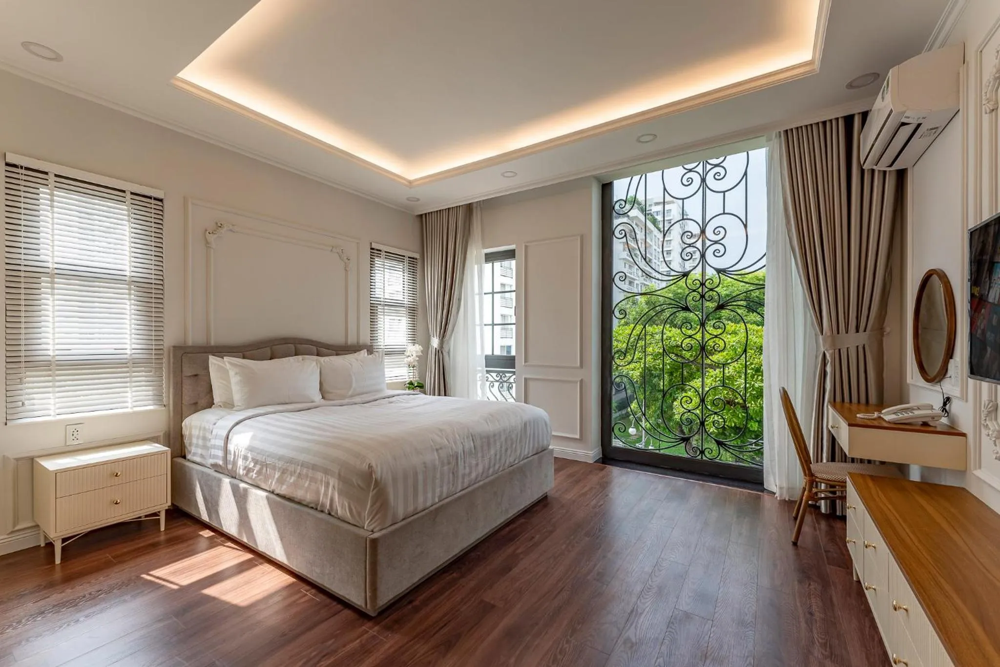 Bed in Golden Sun Apartment & Hotel