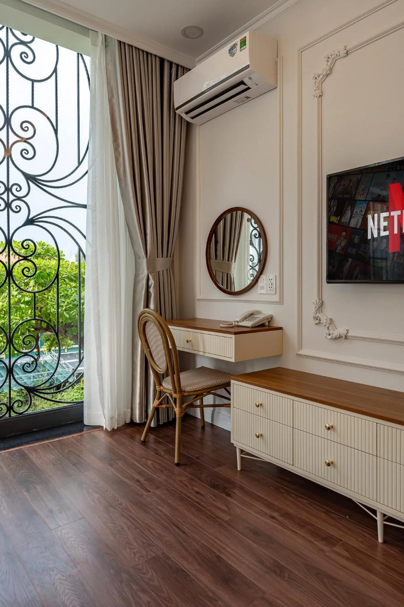 Golden Sun Apartment & Hotel