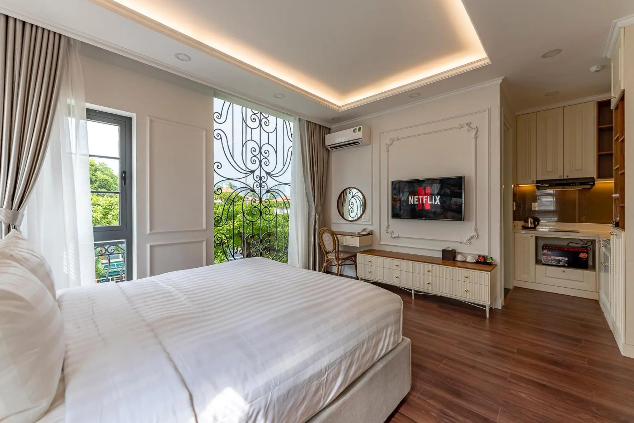 Bed in Golden Sun Apartment & Hotel