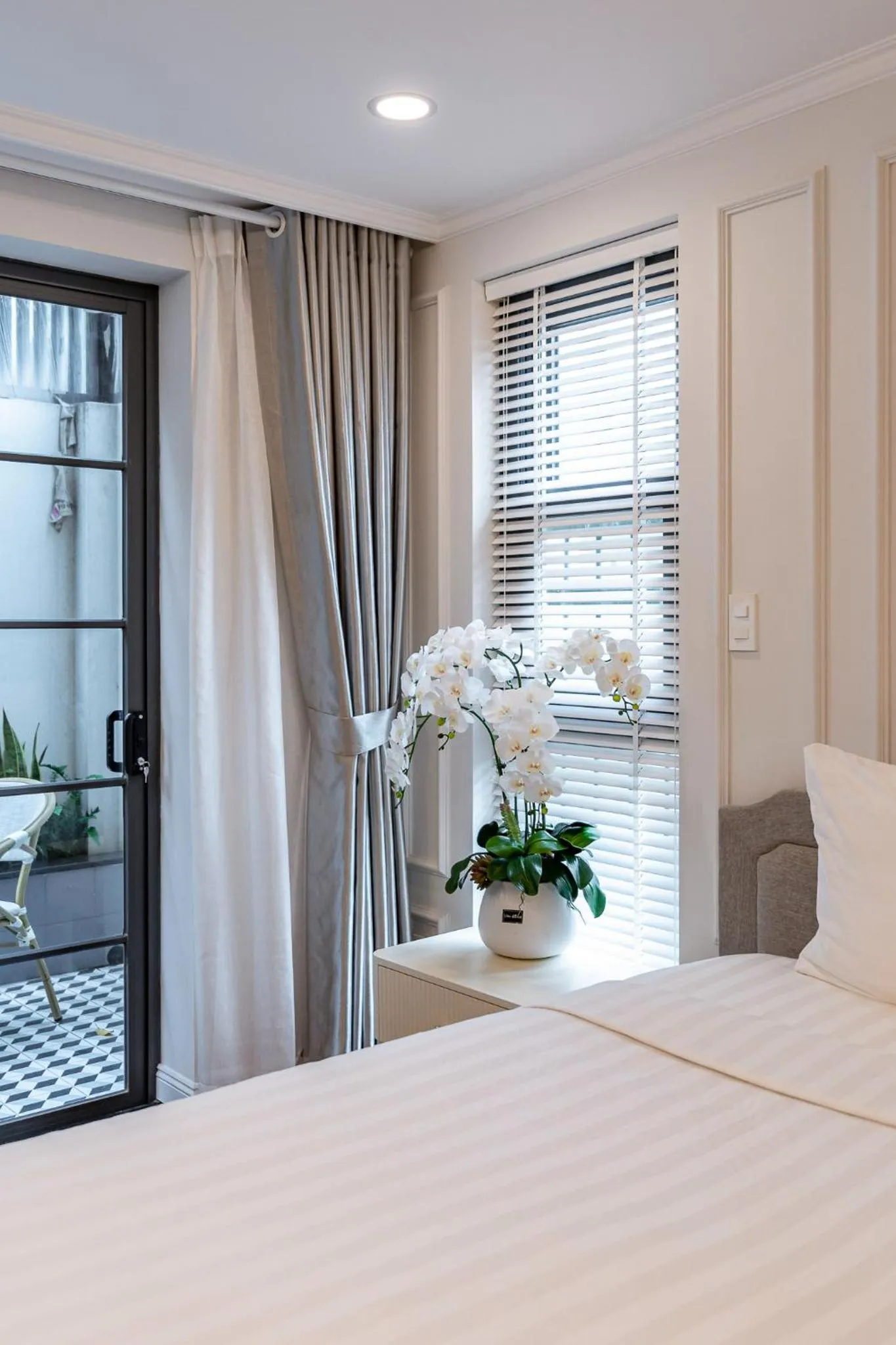 Bed in Golden Sun Apartment & Hotel