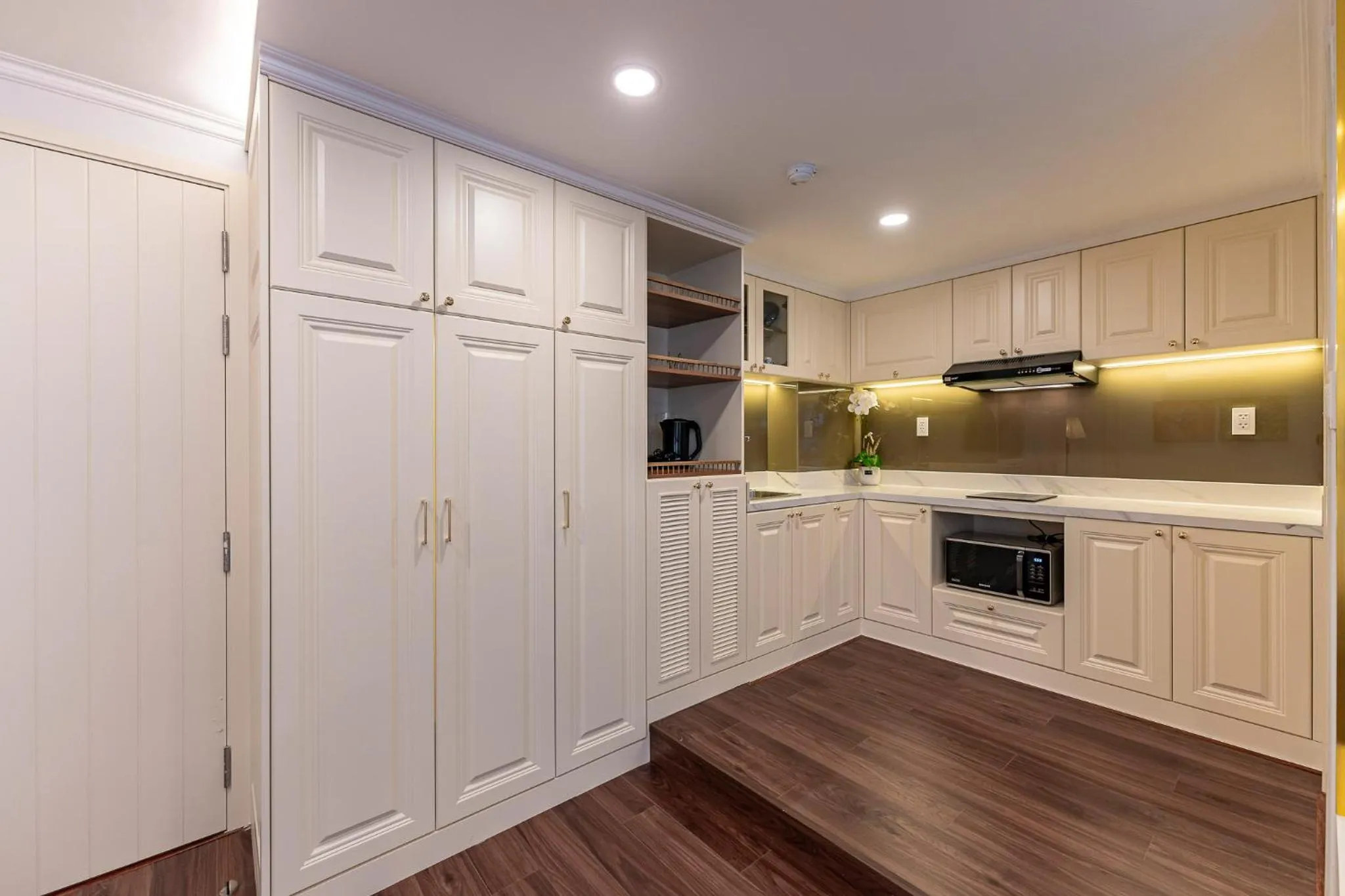 Golden Sun Apartment & Hotel