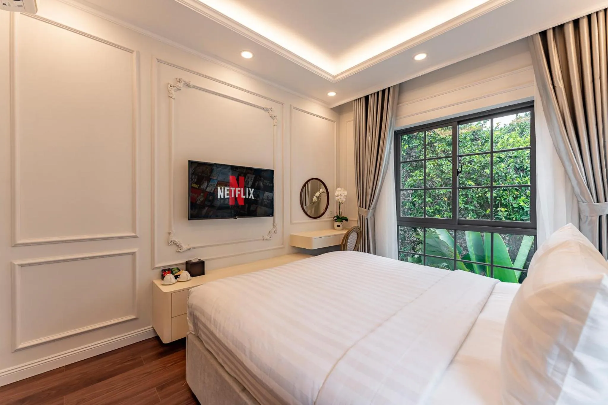 Bed in Golden Sun Apartment & Hotel