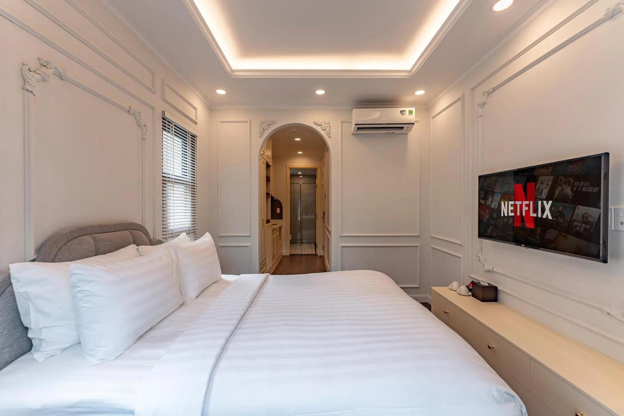 Bed in Golden Sun Apartment & Hotel