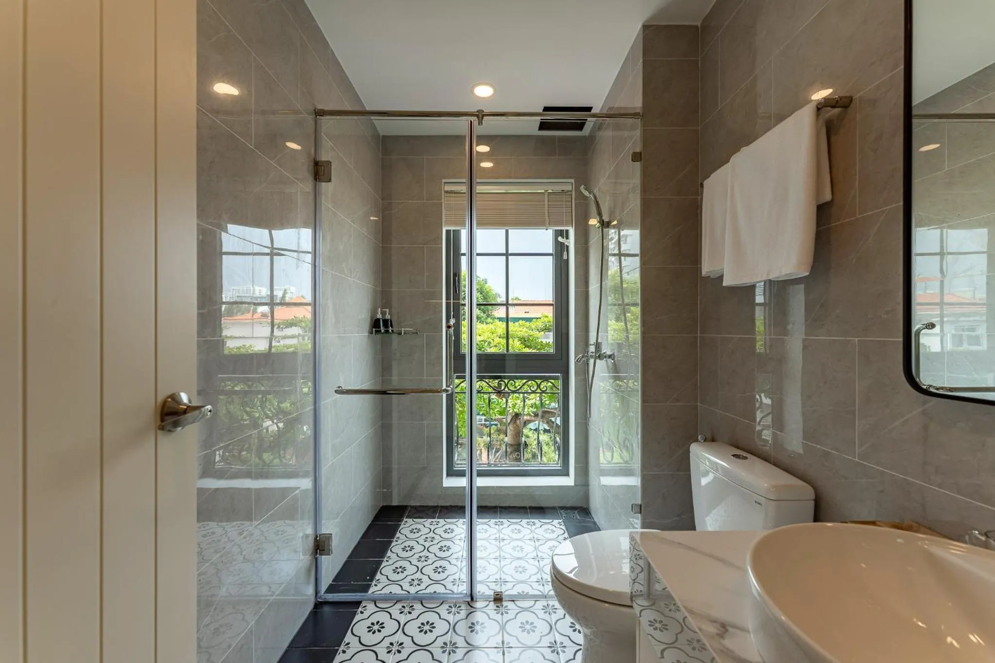 Golden Sun Apartment & Hotel