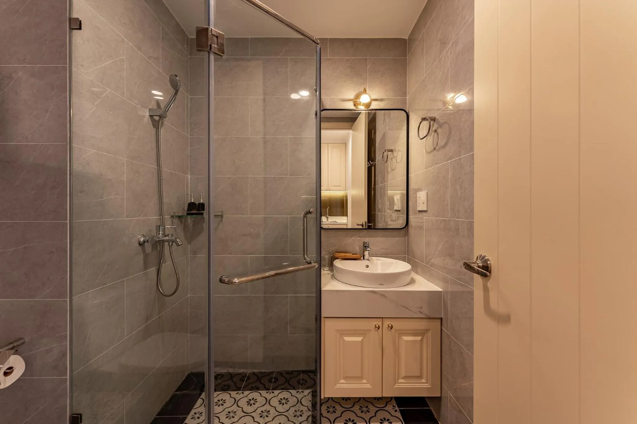 Golden Sun Apartment & Hotel