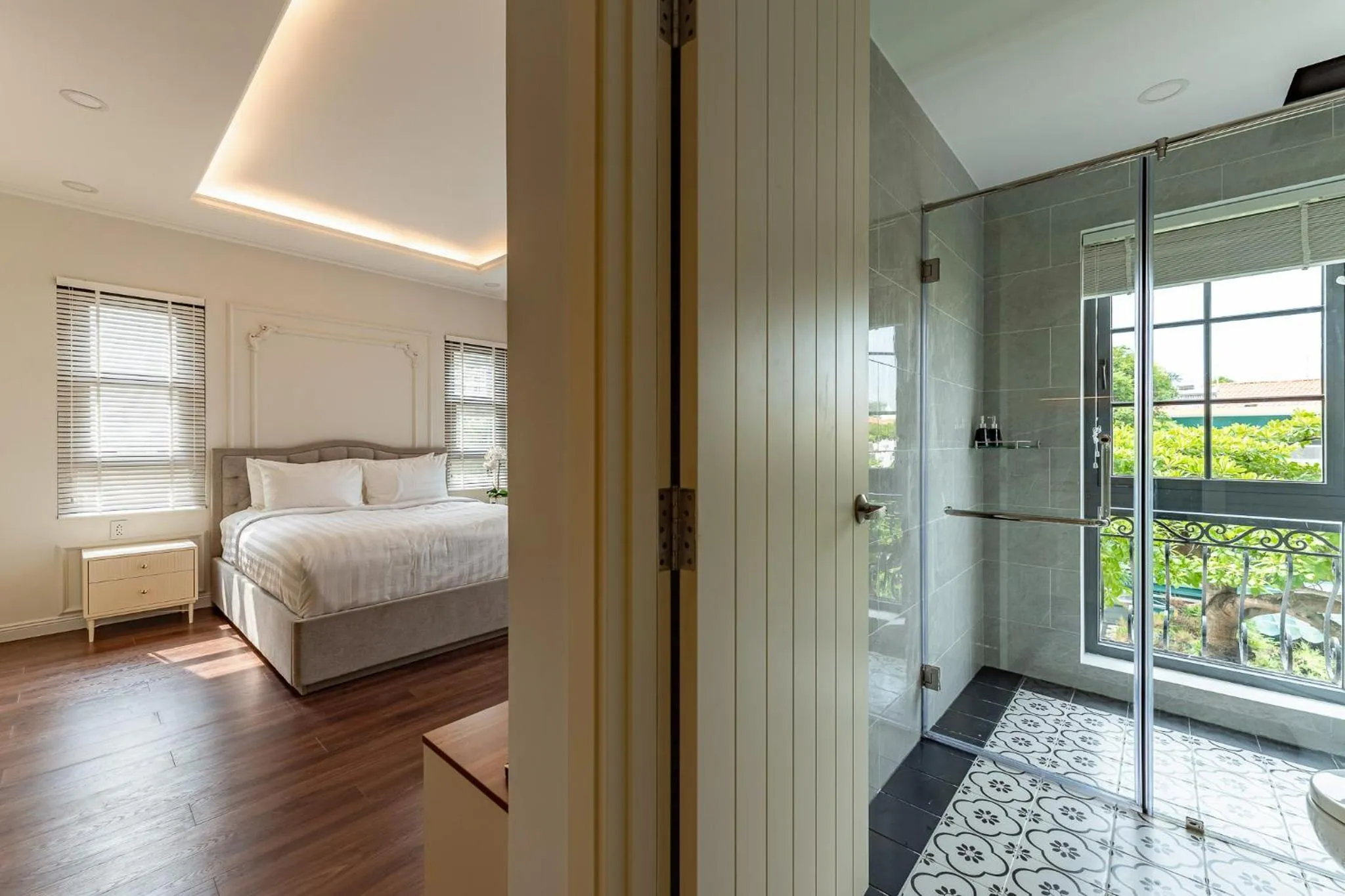 Bed in Golden Sun Apartment & Hotel