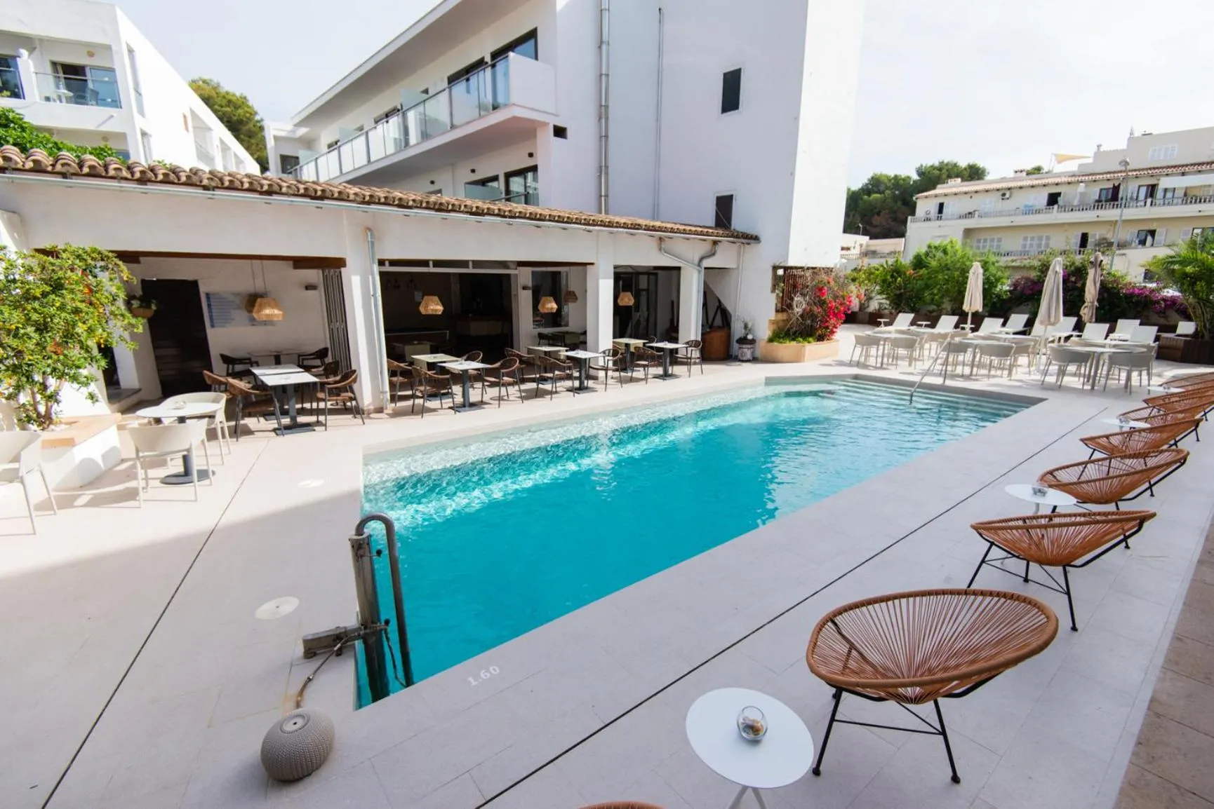 Swimming pool in Petit Garden Hotel by Flacalco