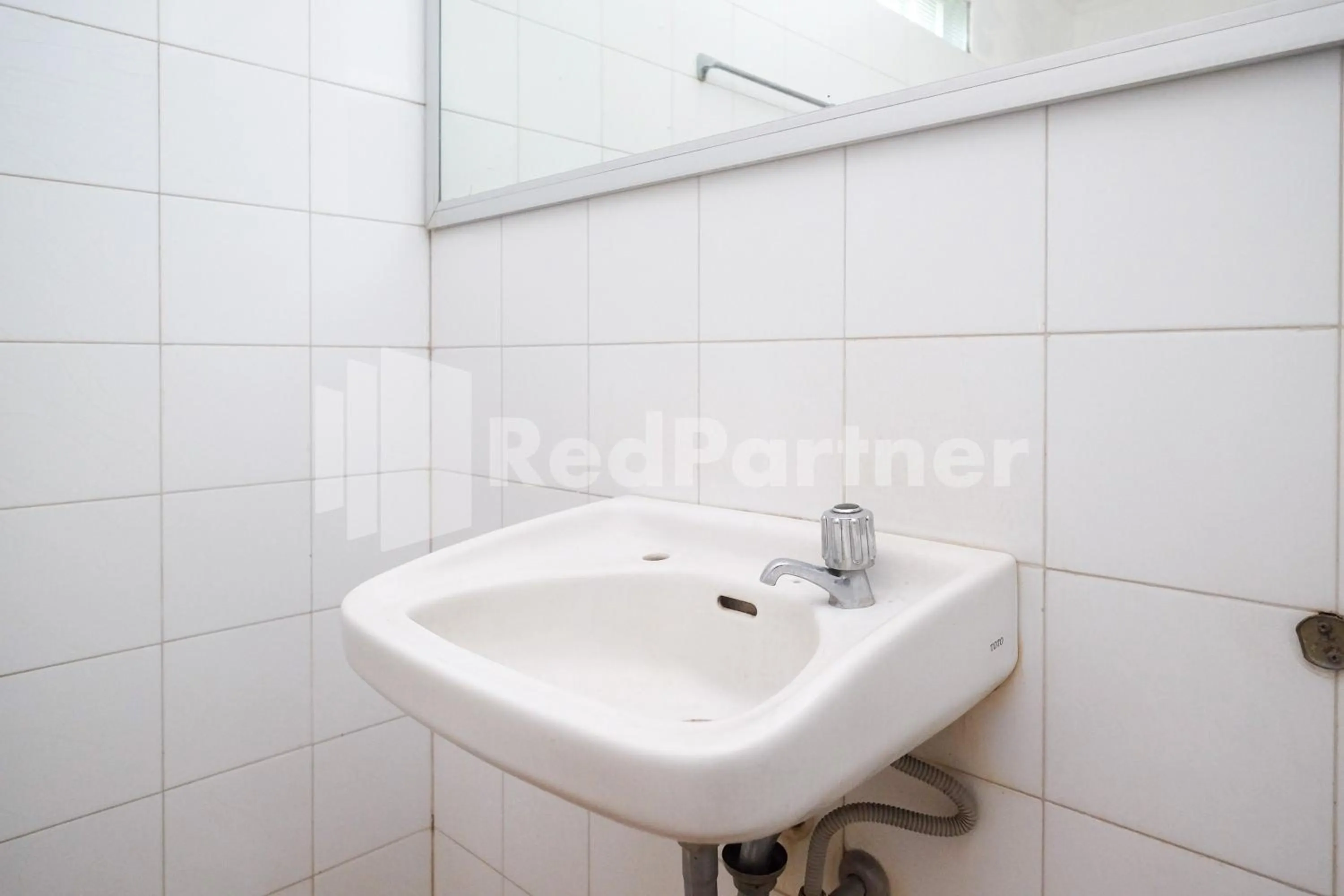 Bathroom in Hotel Limaran 1 Syariah Malioboro Mitra RedDoorz