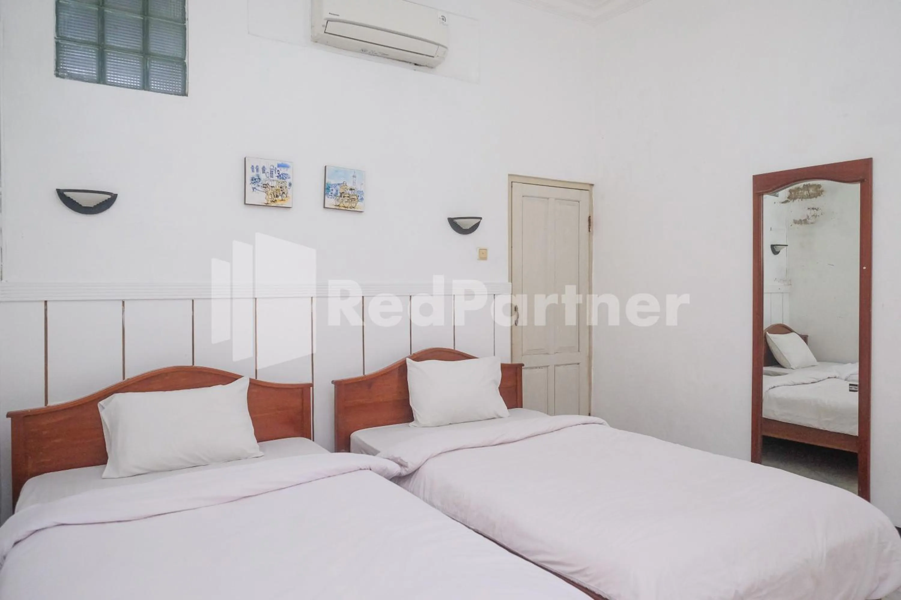 Bed in Hotel Limaran 1 Syariah Malioboro Mitra RedDoorz